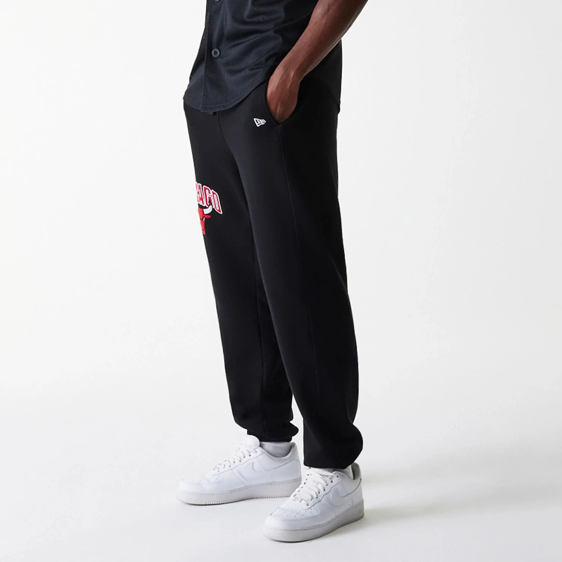 Chicago Bulls NBA Arch Graphic Black Joggers - Image 3