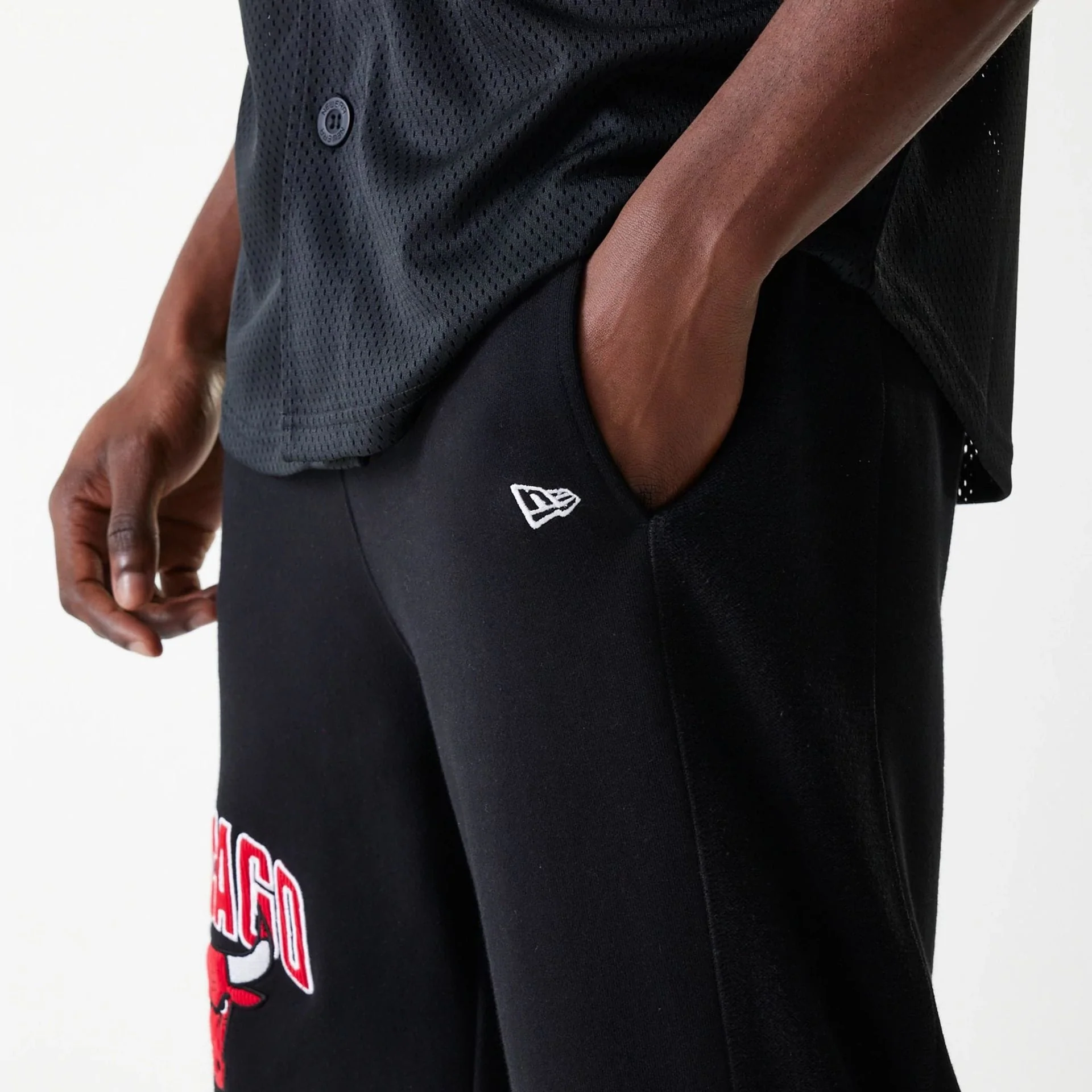 Chicago Bulls NBA Arch Graphic Black Joggers - Image 5