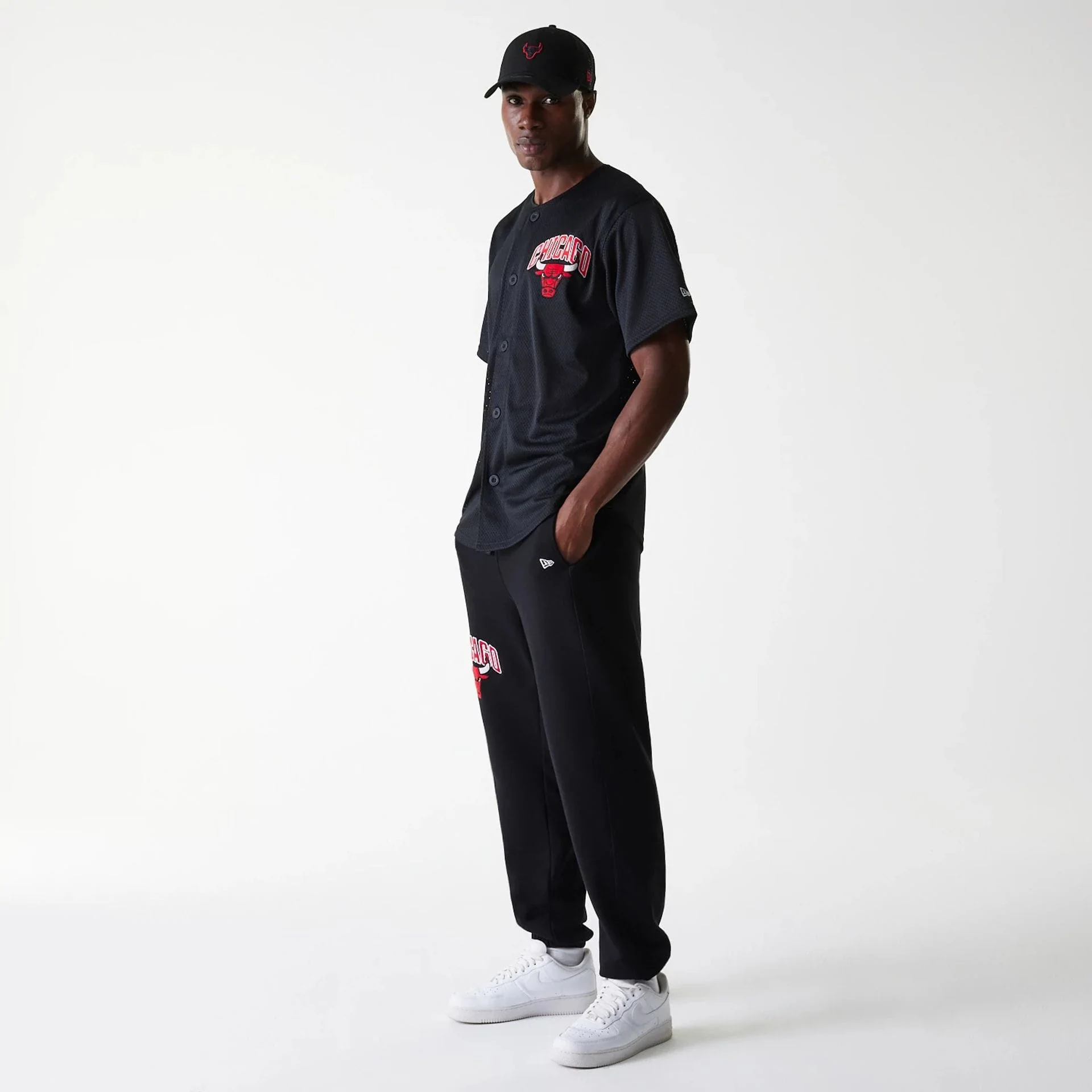 Chicago Bulls NBA Arch Graphic Black Joggers - Image 8