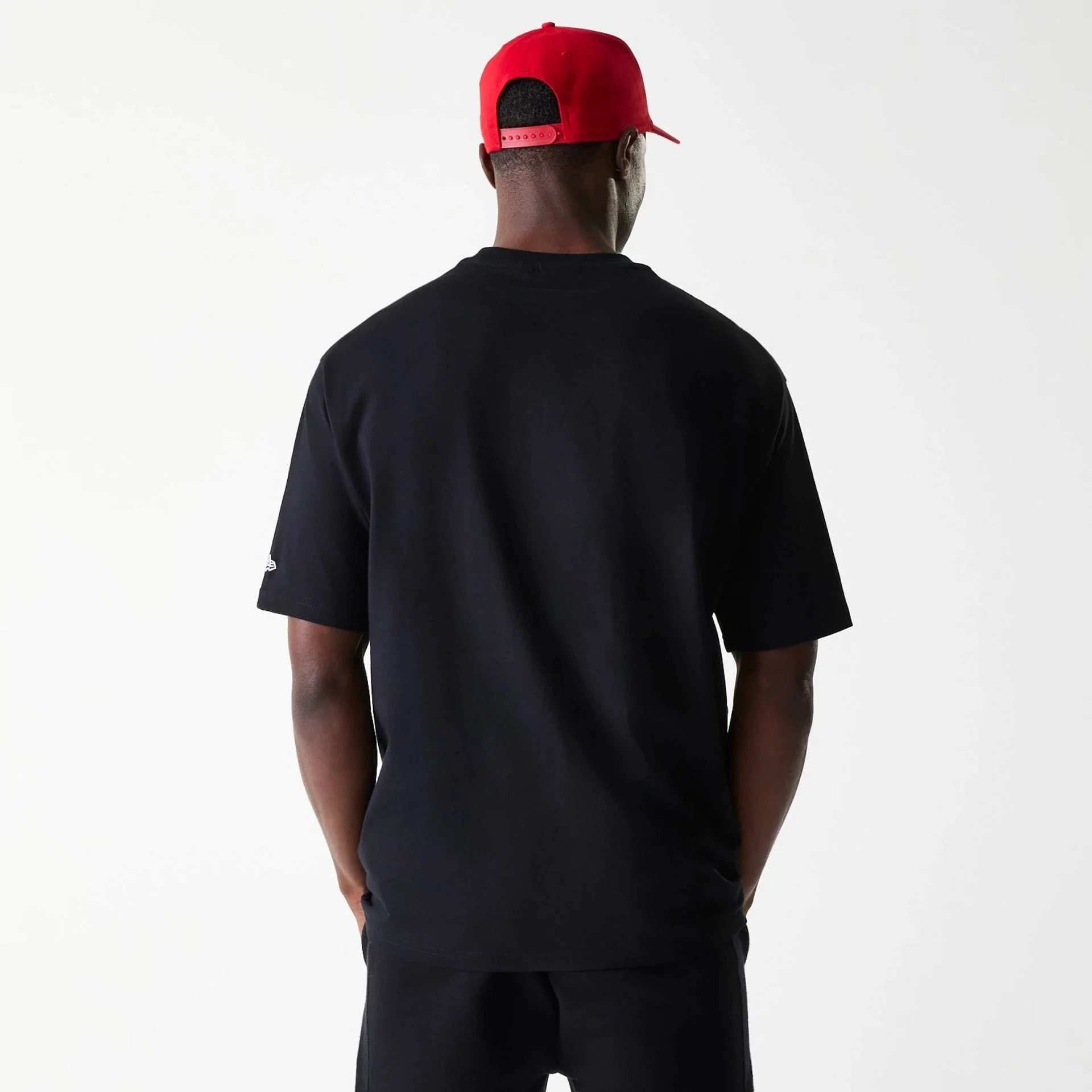 Chicago Bulls NBA Arch Graphic Black Oversized T-Shirt - Image 2