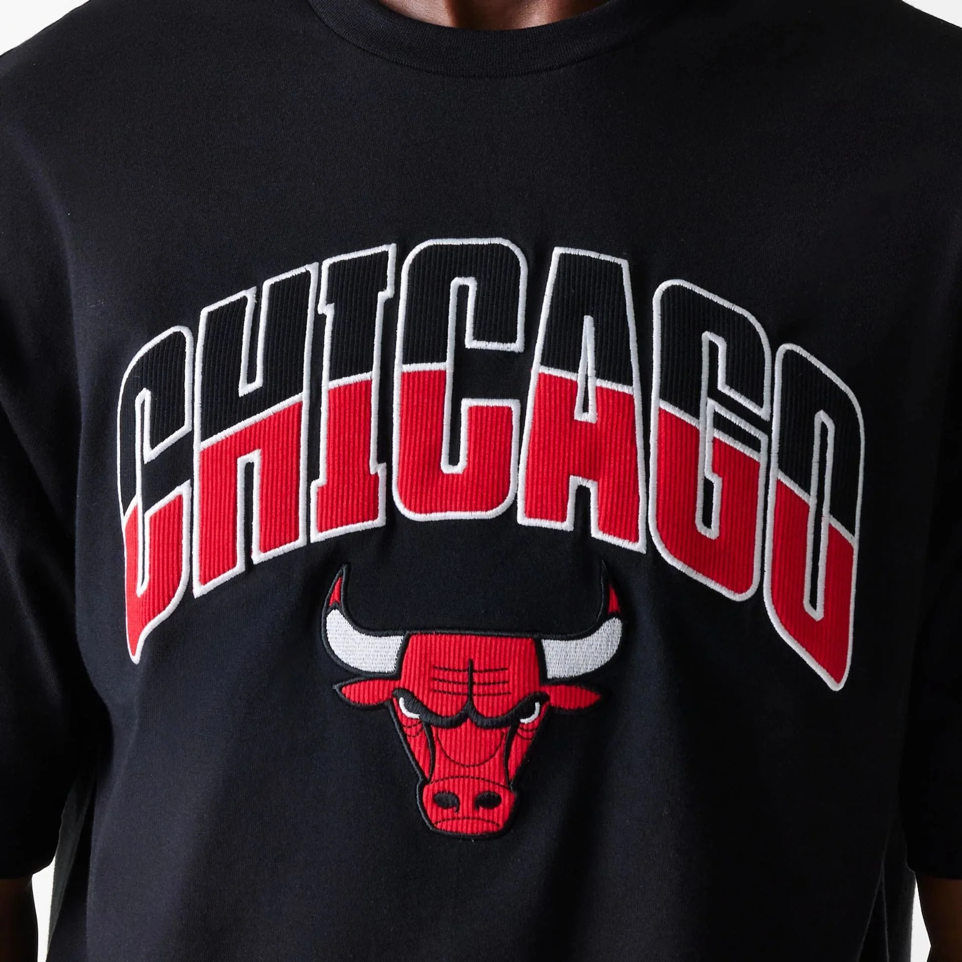 Chicago Bulls NBA Arch Graphic Black Oversized T-Shirt - Image 4
