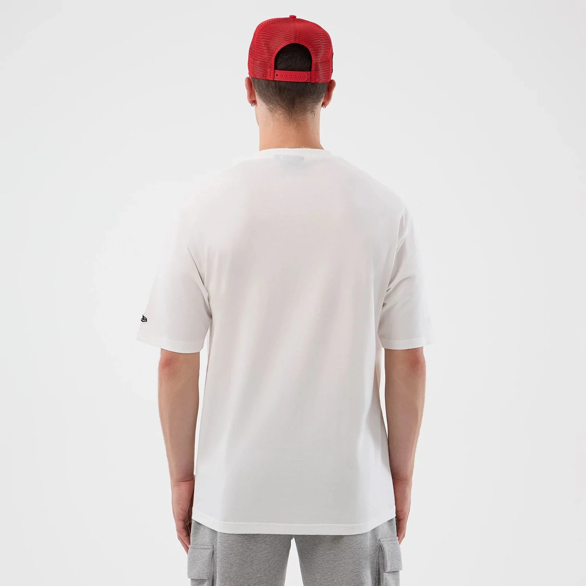 Chicago Bulls NBA Basketball Graphic White Oversized T-Shirt - Image 2