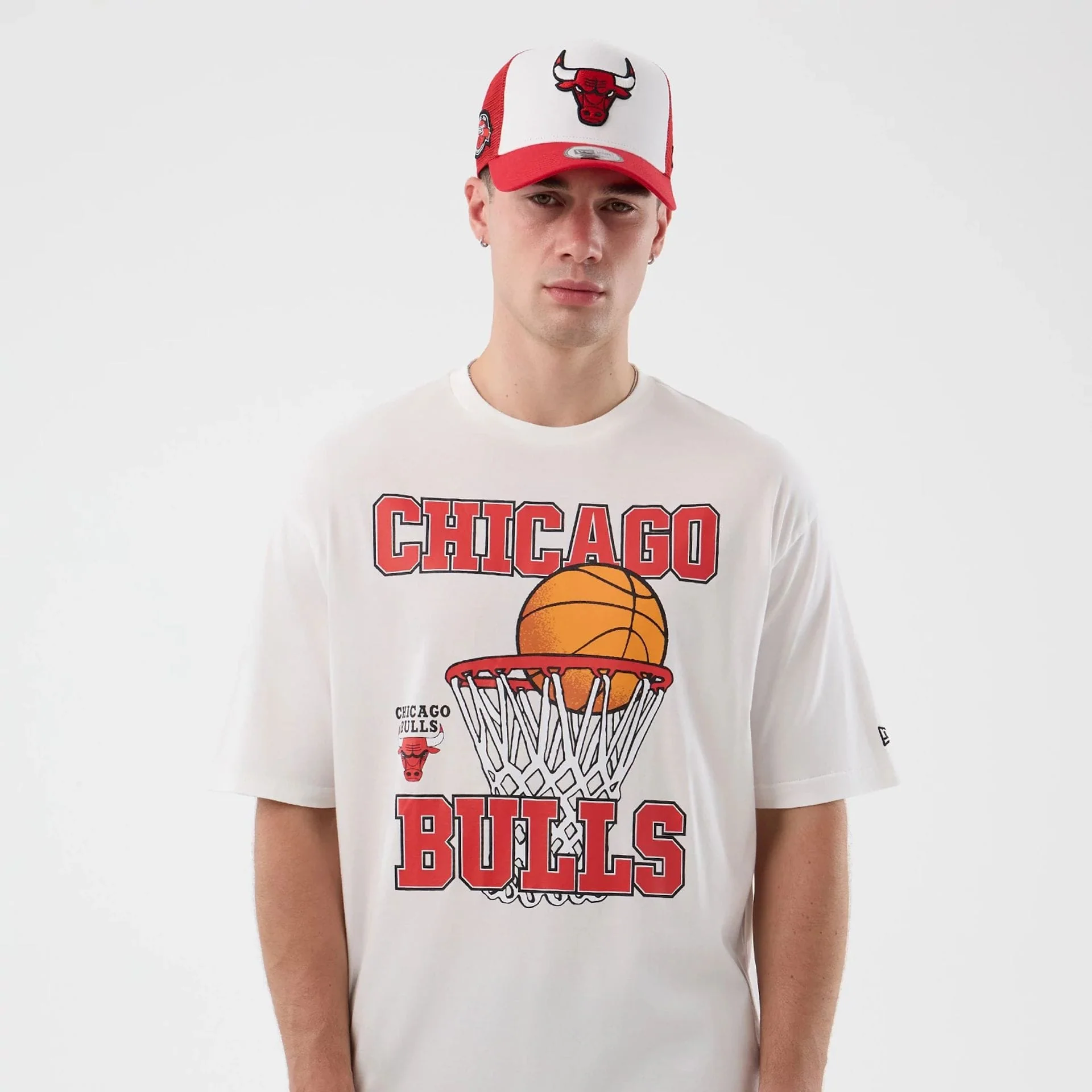 Chicago Bulls NBA Basketball Graphic White Oversized T-Shirt - Image 3