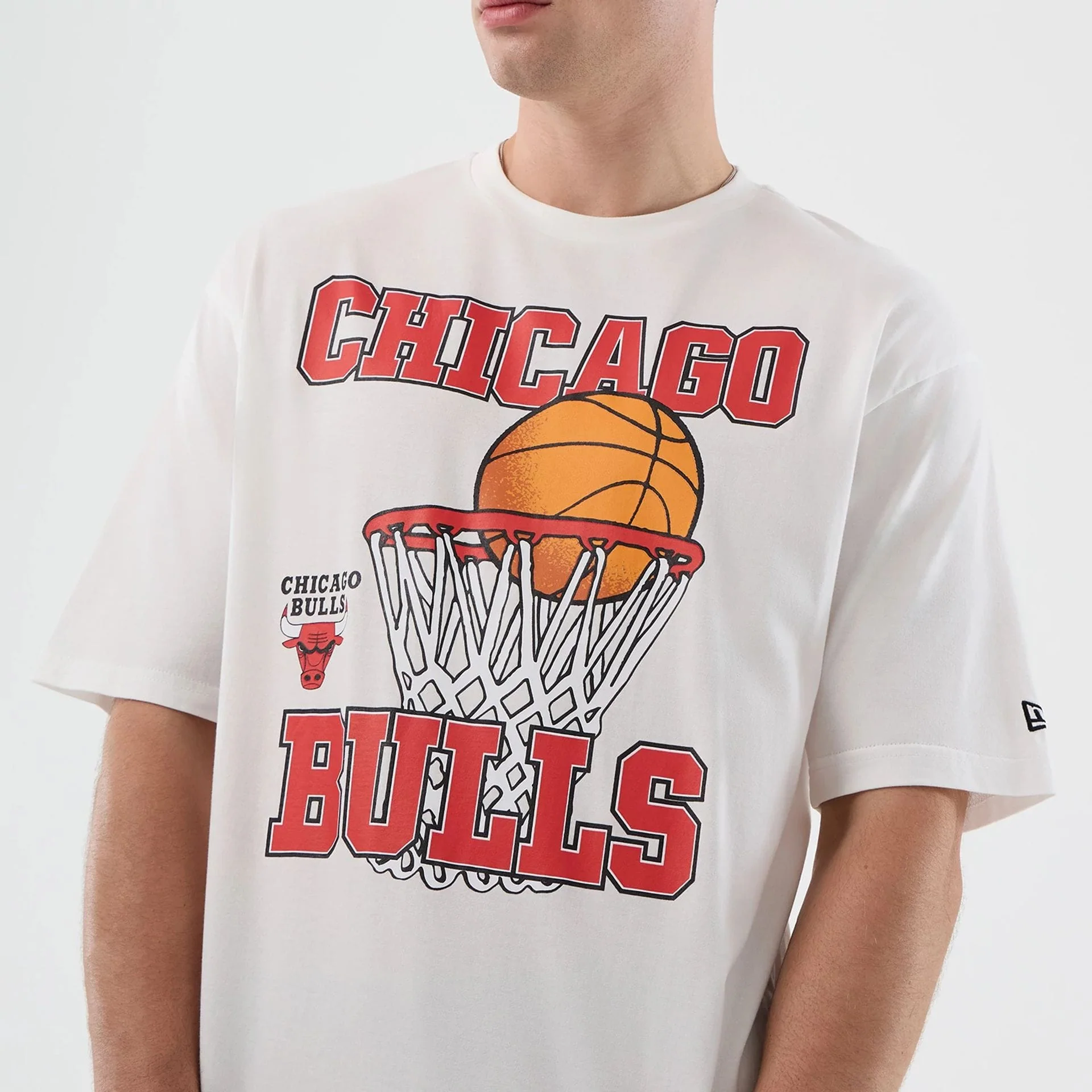 Chicago Bulls NBA Basketball Graphic White Oversized T-Shirt - Image 5