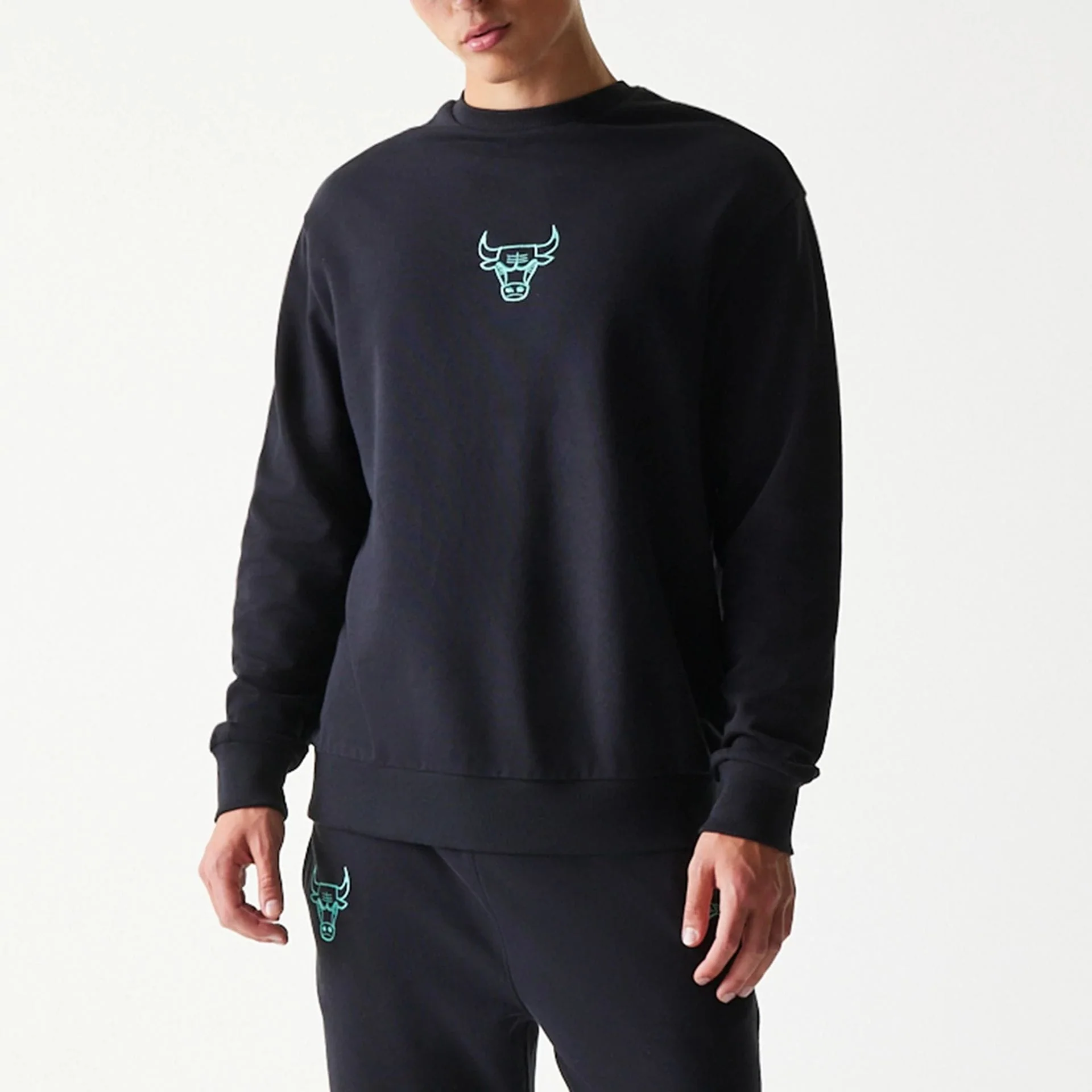 Chicago Bulls NBA Black Oversized Crew Neck Sweater - Image 3