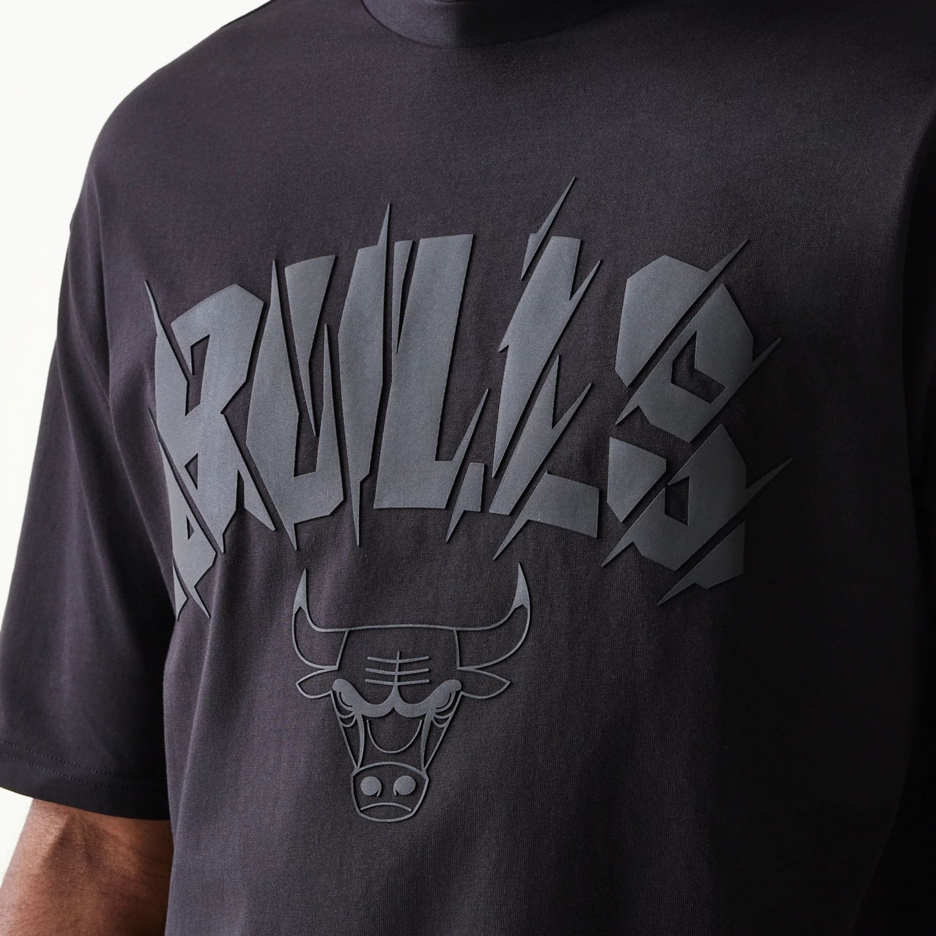 Chicago Bulls NBA Black Oversized T-Shirt - Image 4