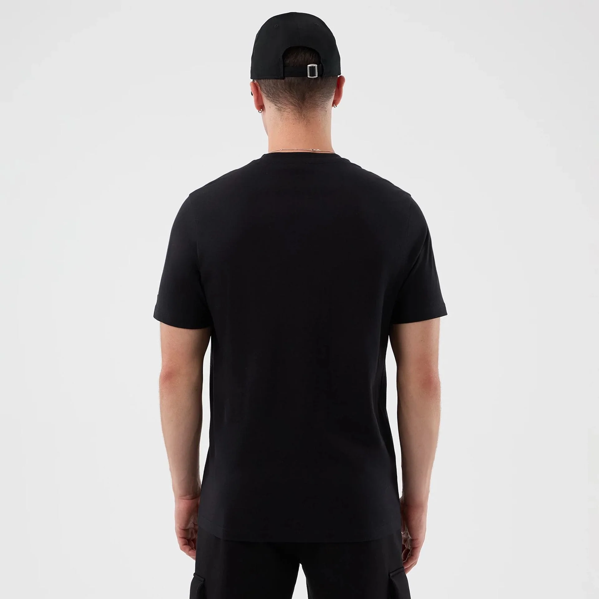 Chicago Bulls NBA Graphic Black T-Shirt - Image 2