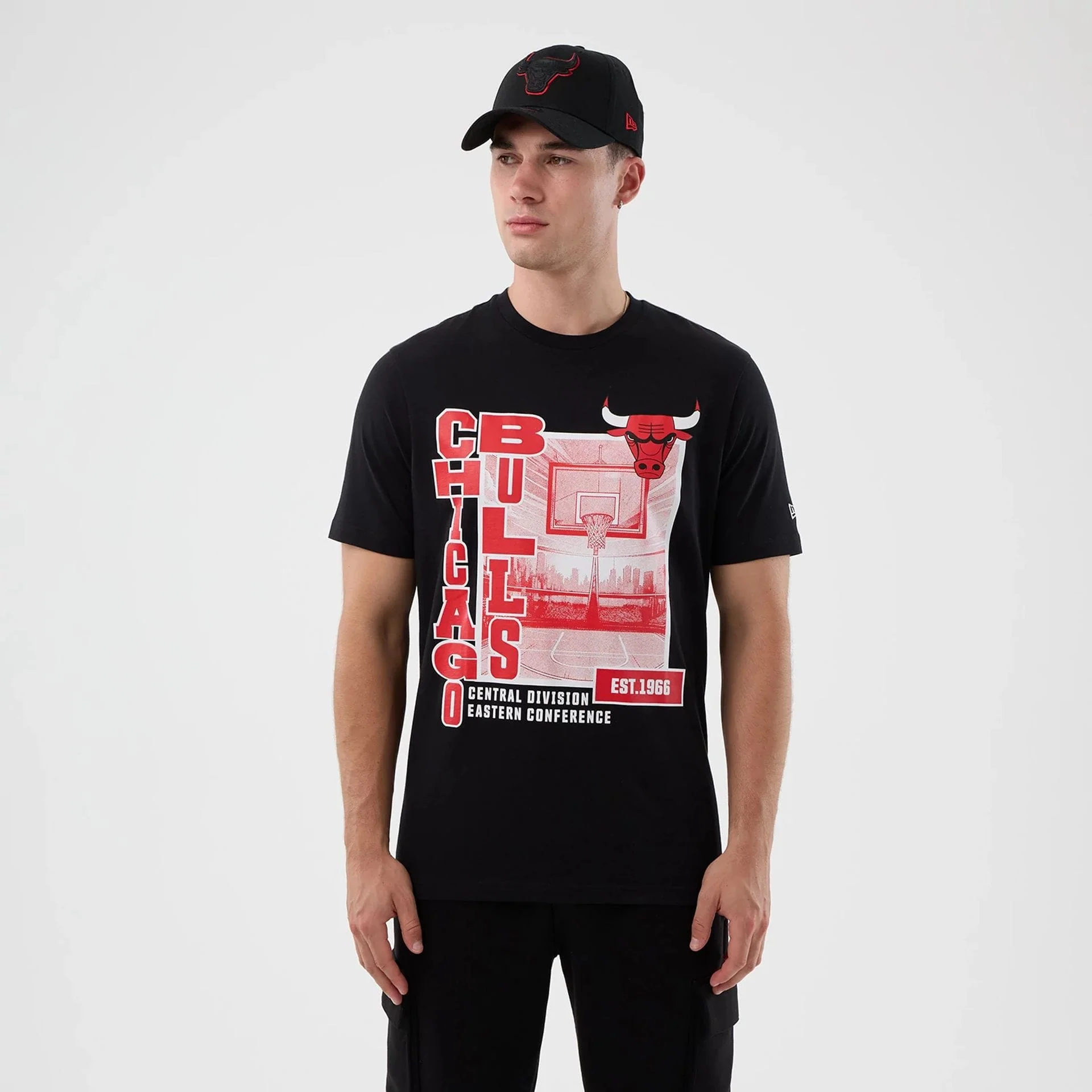 Chicago Bulls NBA Graphic Black T-Shirt - Image 4