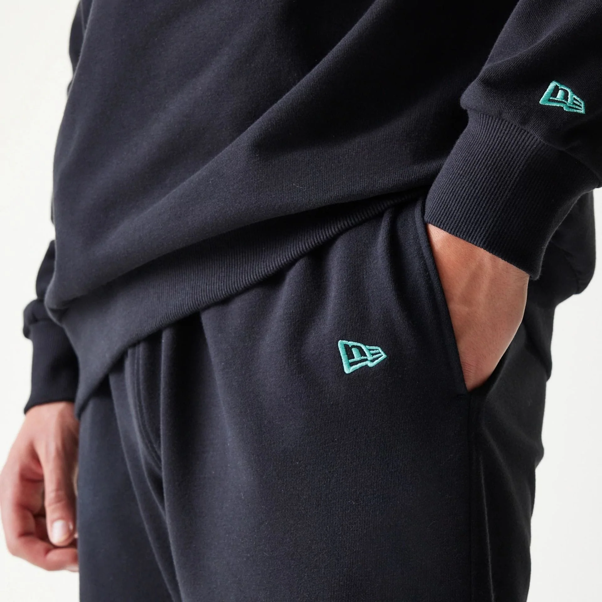 Chicago Bulls NBA League Essential Black Joggers - Image 5