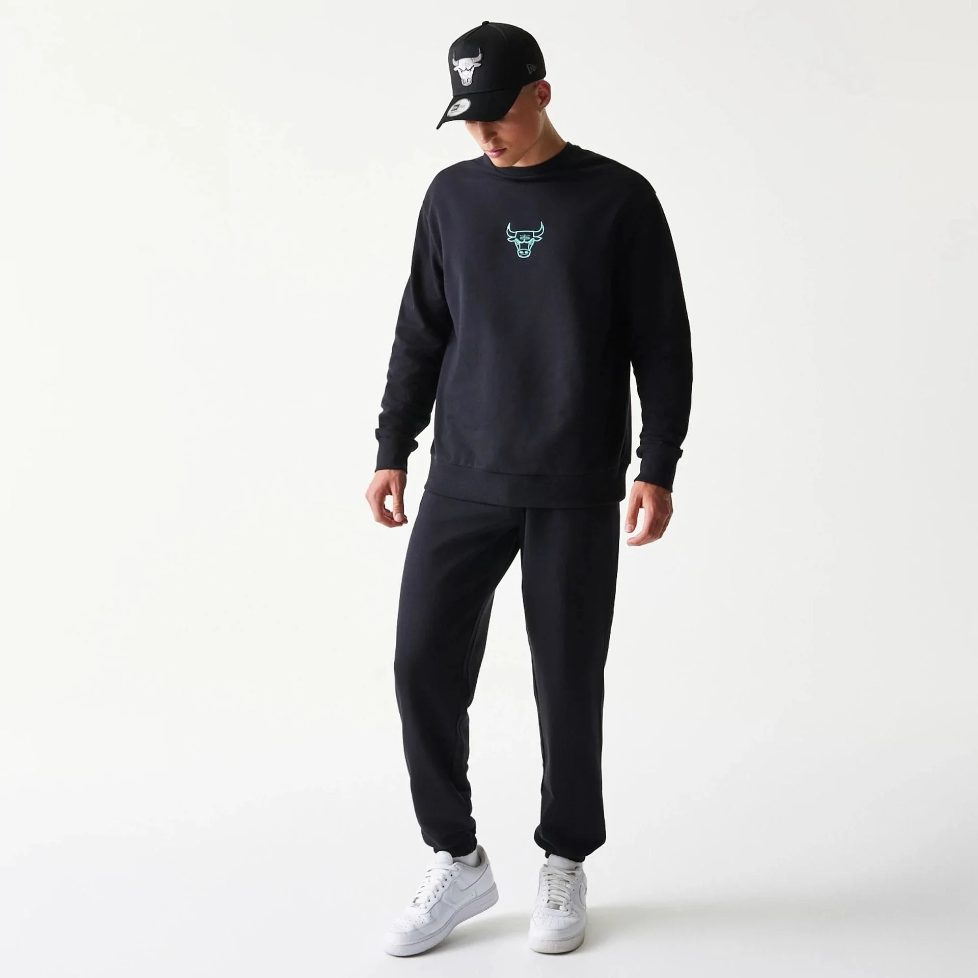 Chicago Bulls NBA League Essential Black Joggers - Image 8