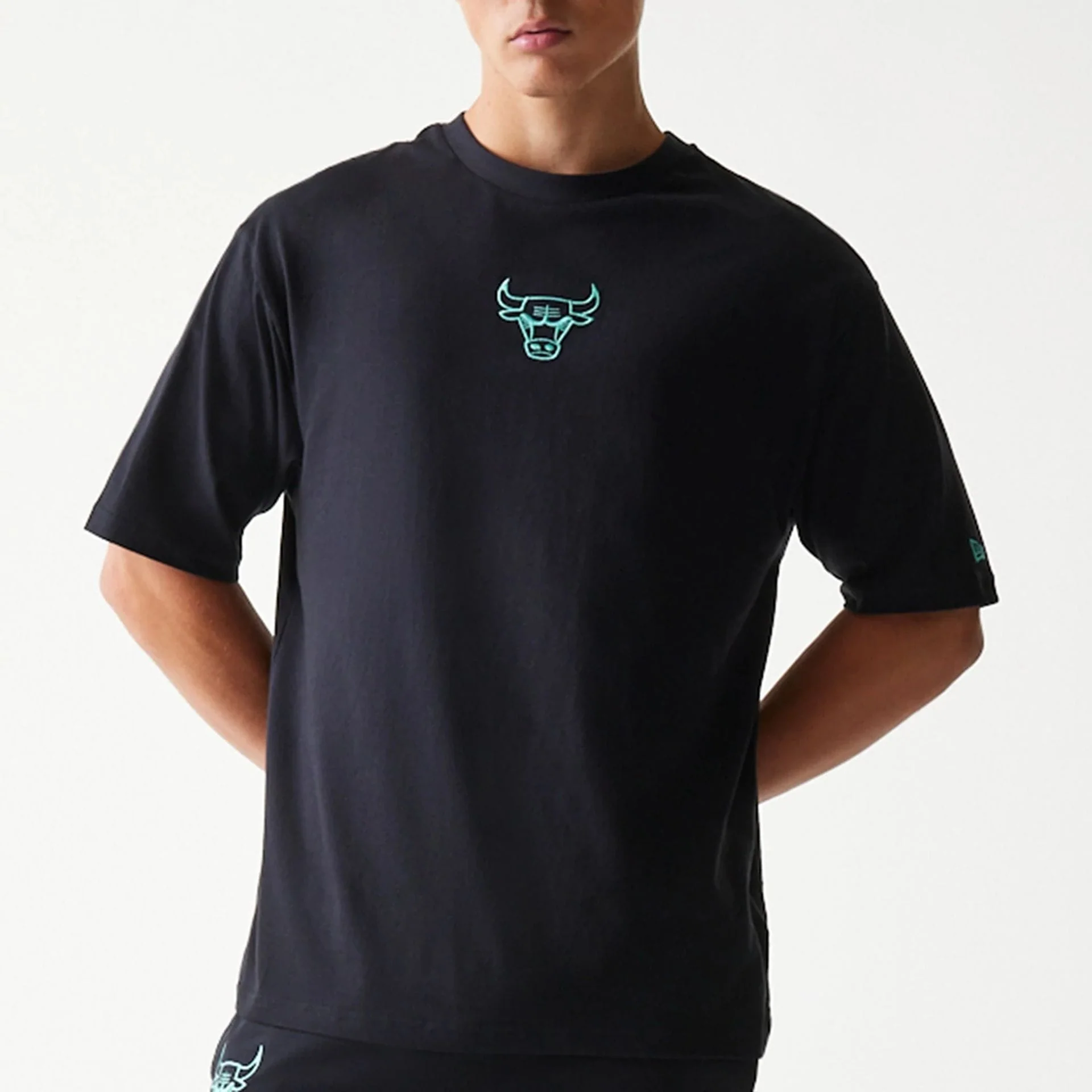 Chicago Bulls NBA League Essential Black Oversized T-Shirt - Image 3