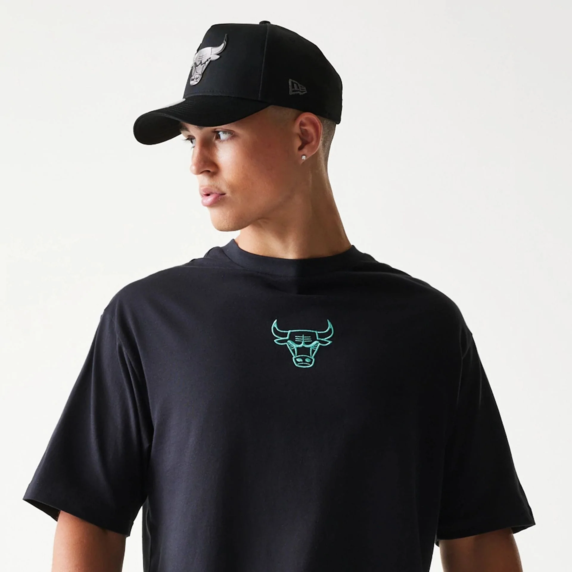Chicago Bulls NBA League Essential Black Oversized T-Shirt - Image 6