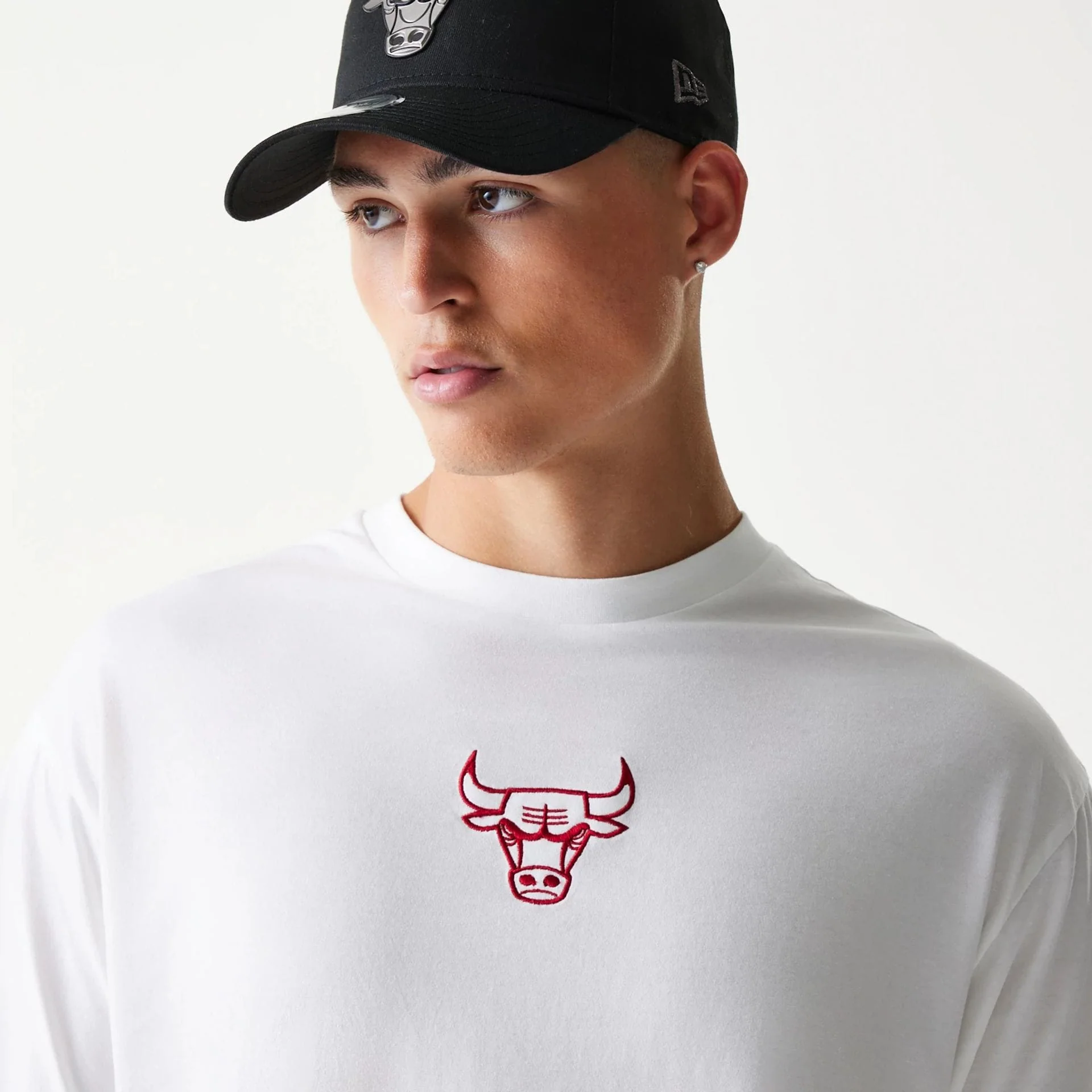 Chicago Bulls NBA League Essential White Oversized T-Shirt - Image 4