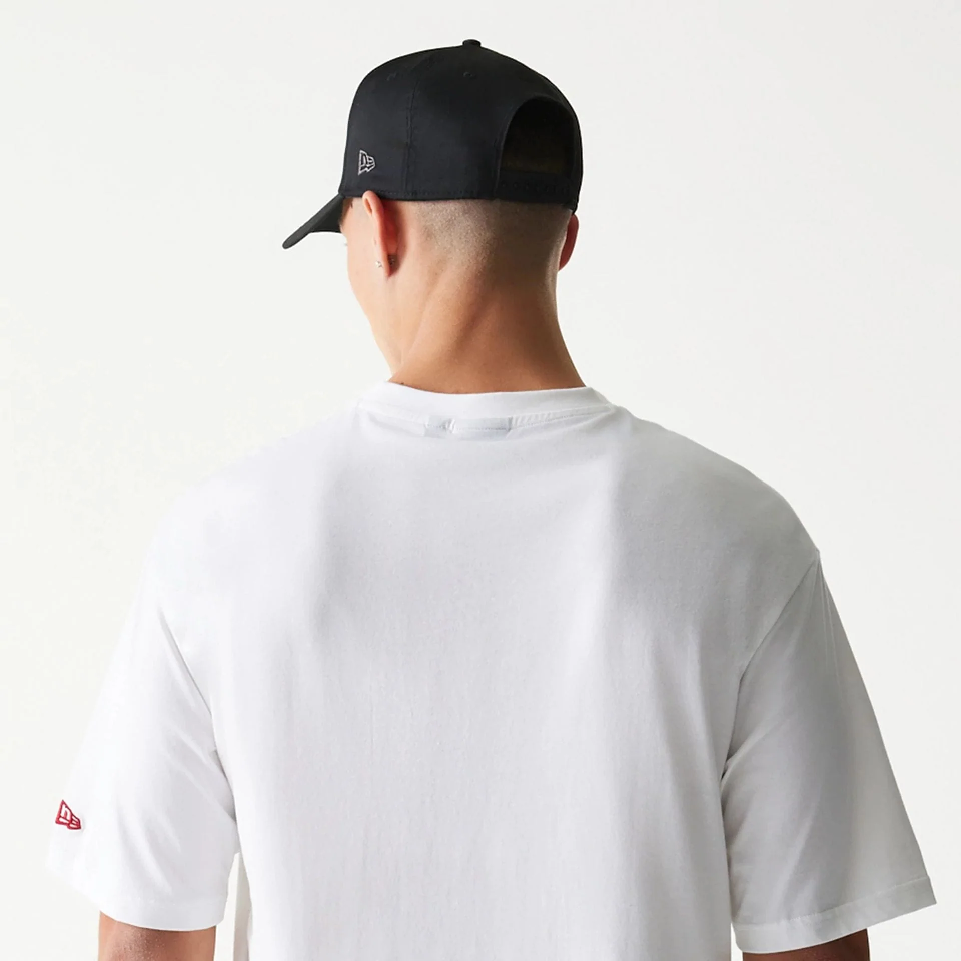 Chicago Bulls NBA League Essential White Oversized T-Shirt - Image 7