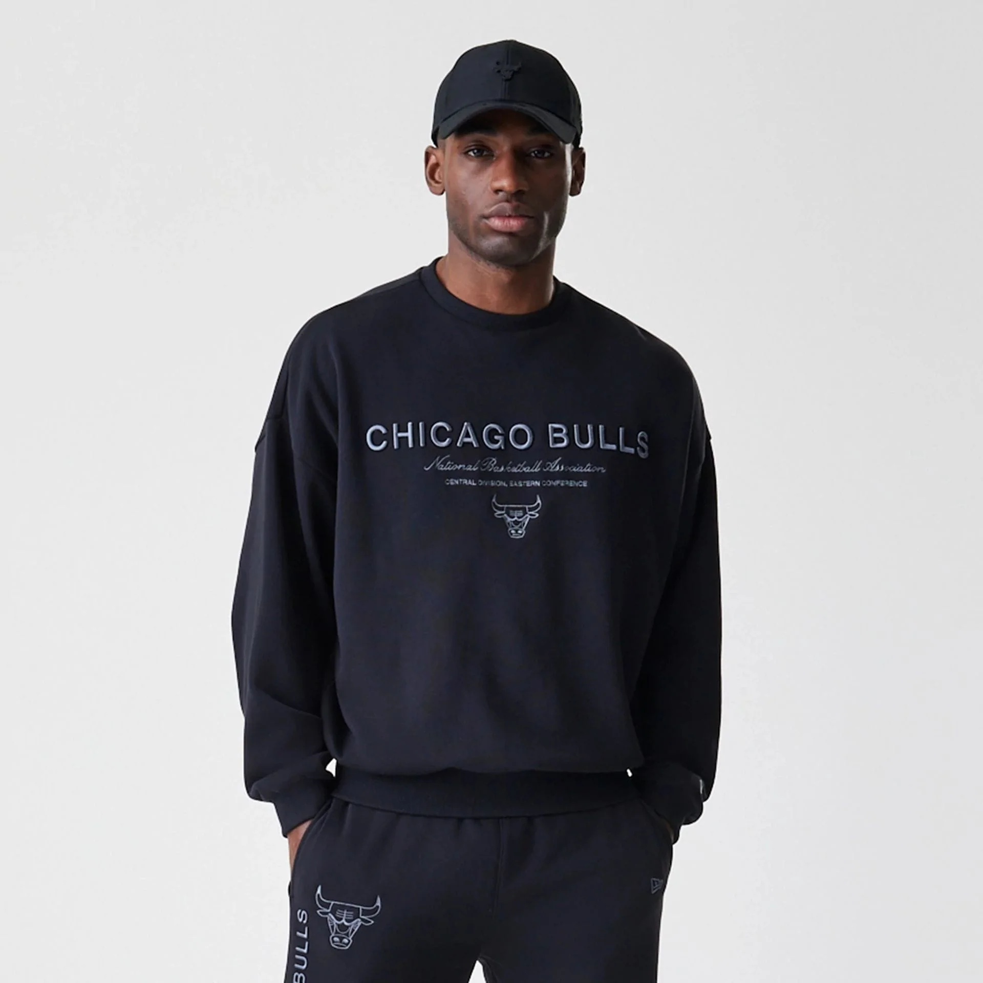 Chicago Bulls NBA Linear Black Crew Neck Sweater - Image 3