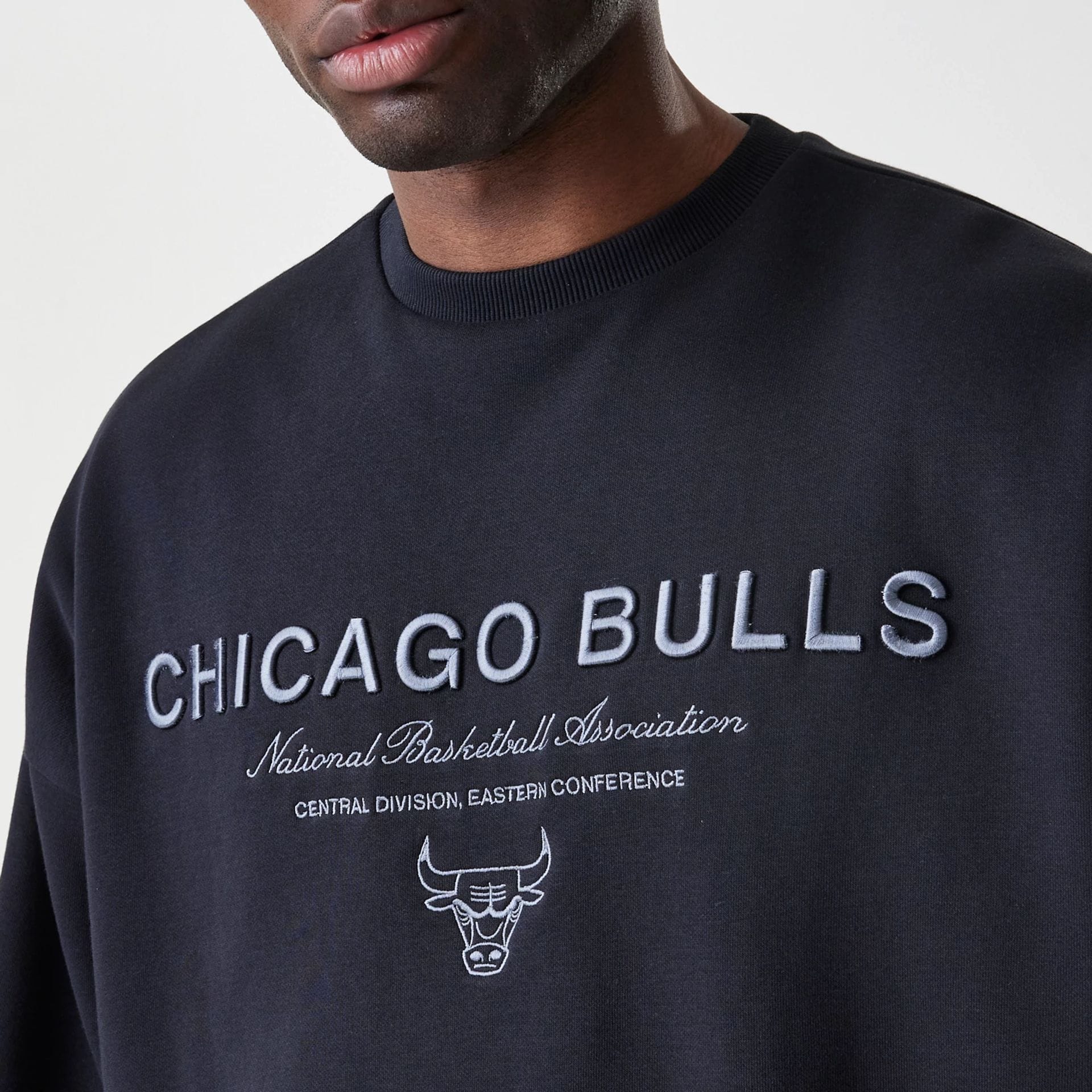 Chicago Bulls NBA Linear Black Crew Neck Sweater - Image 4