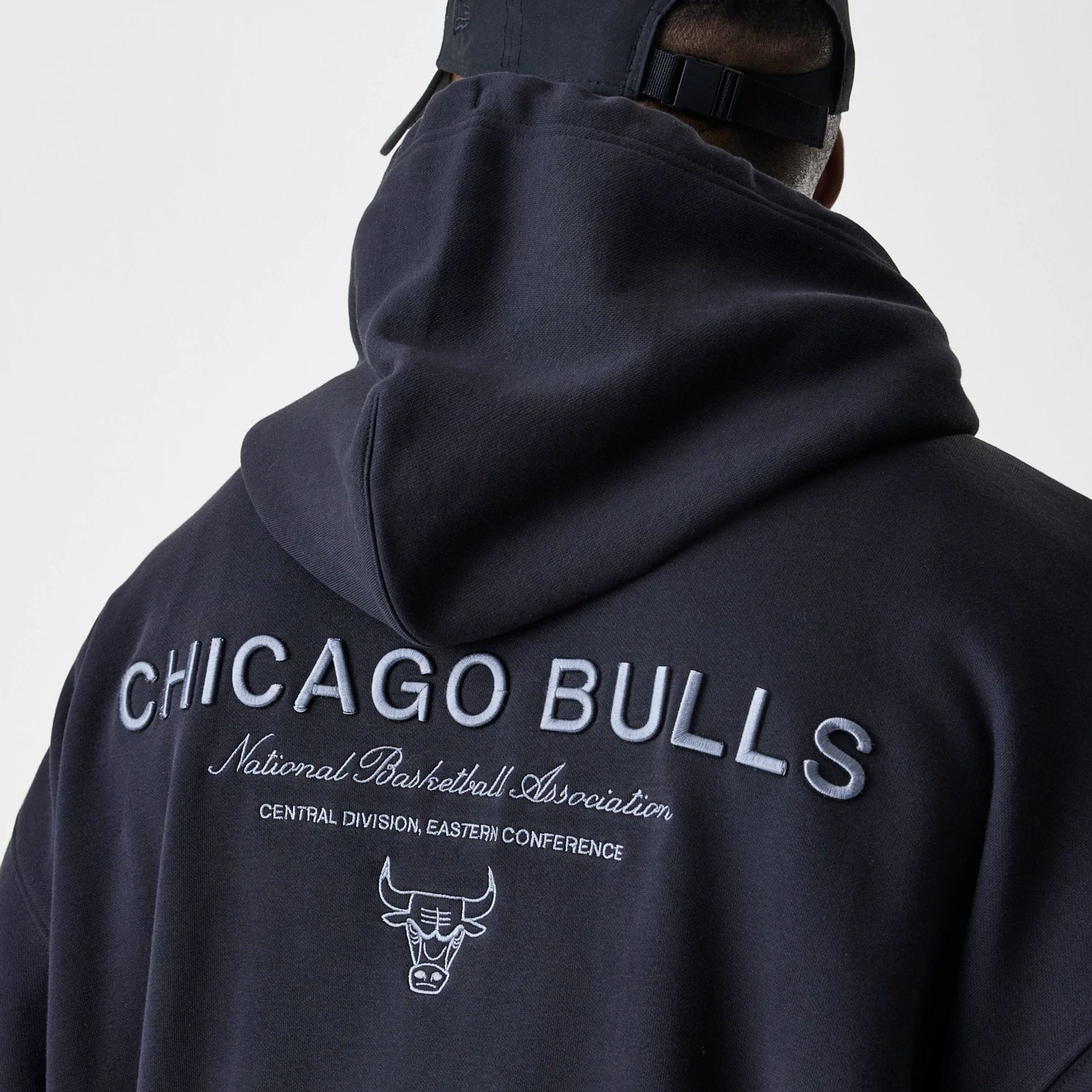Chicago Bulls NBA Linear Black Oversized Full Zip Hoodie - Image 7