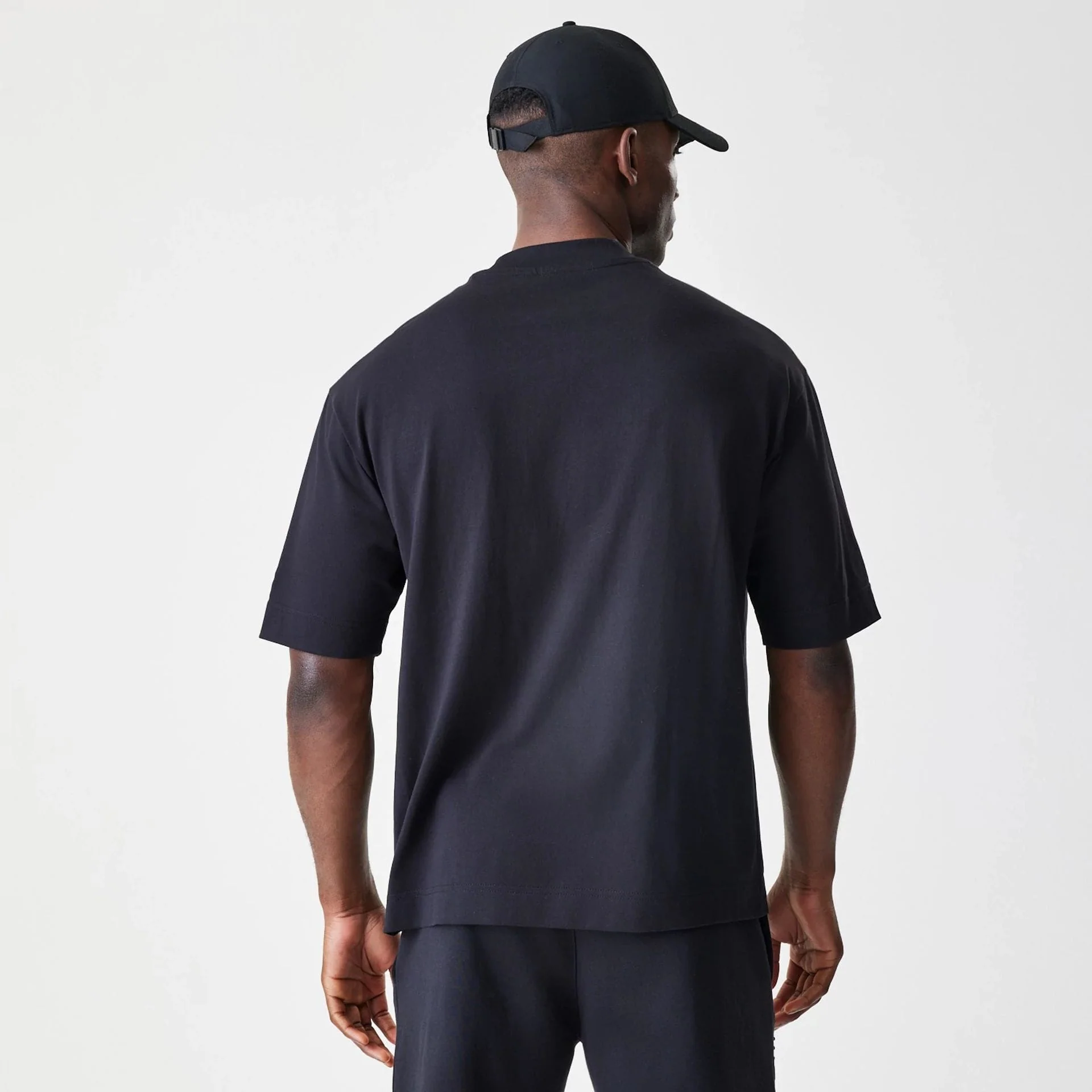 Chicago Bulls NBA Linear Black T-Shirt - Image 2