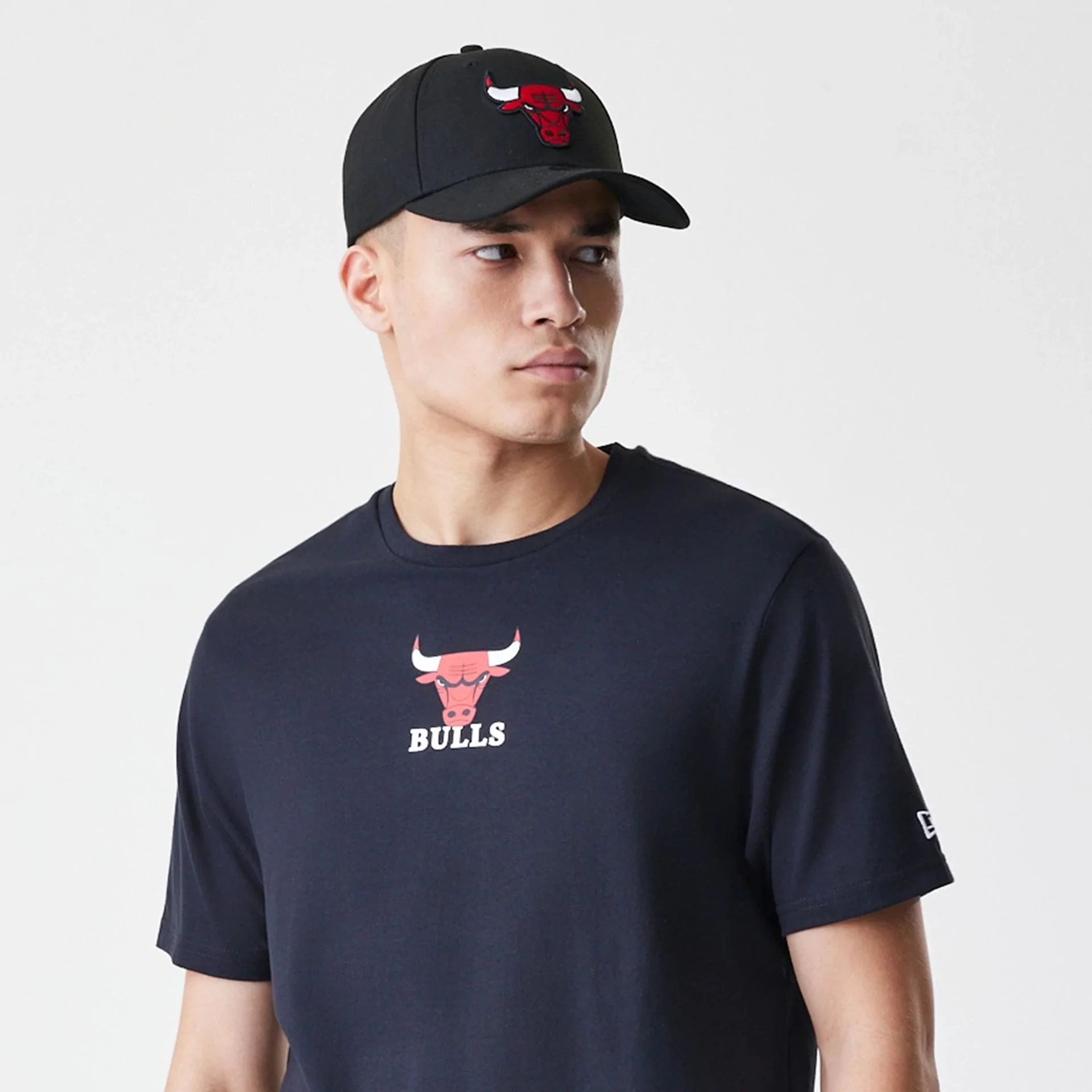 Chicago Bulls NBA Logo Black T-Shirt - Image 6