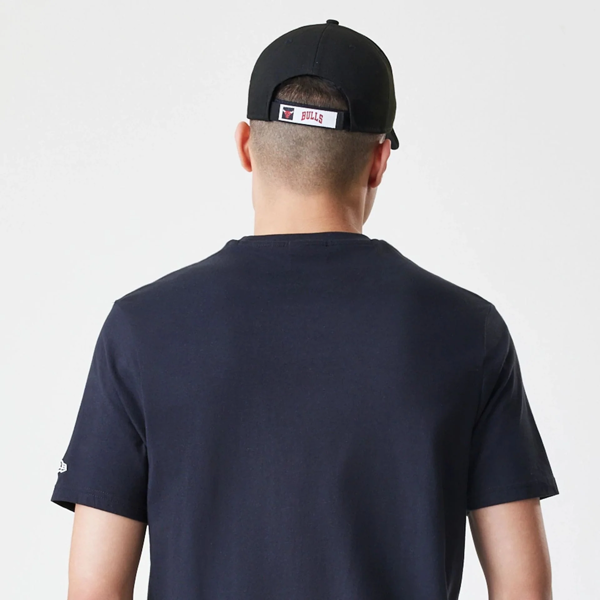 Chicago Bulls NBA Logo Black T-Shirt - Image 7