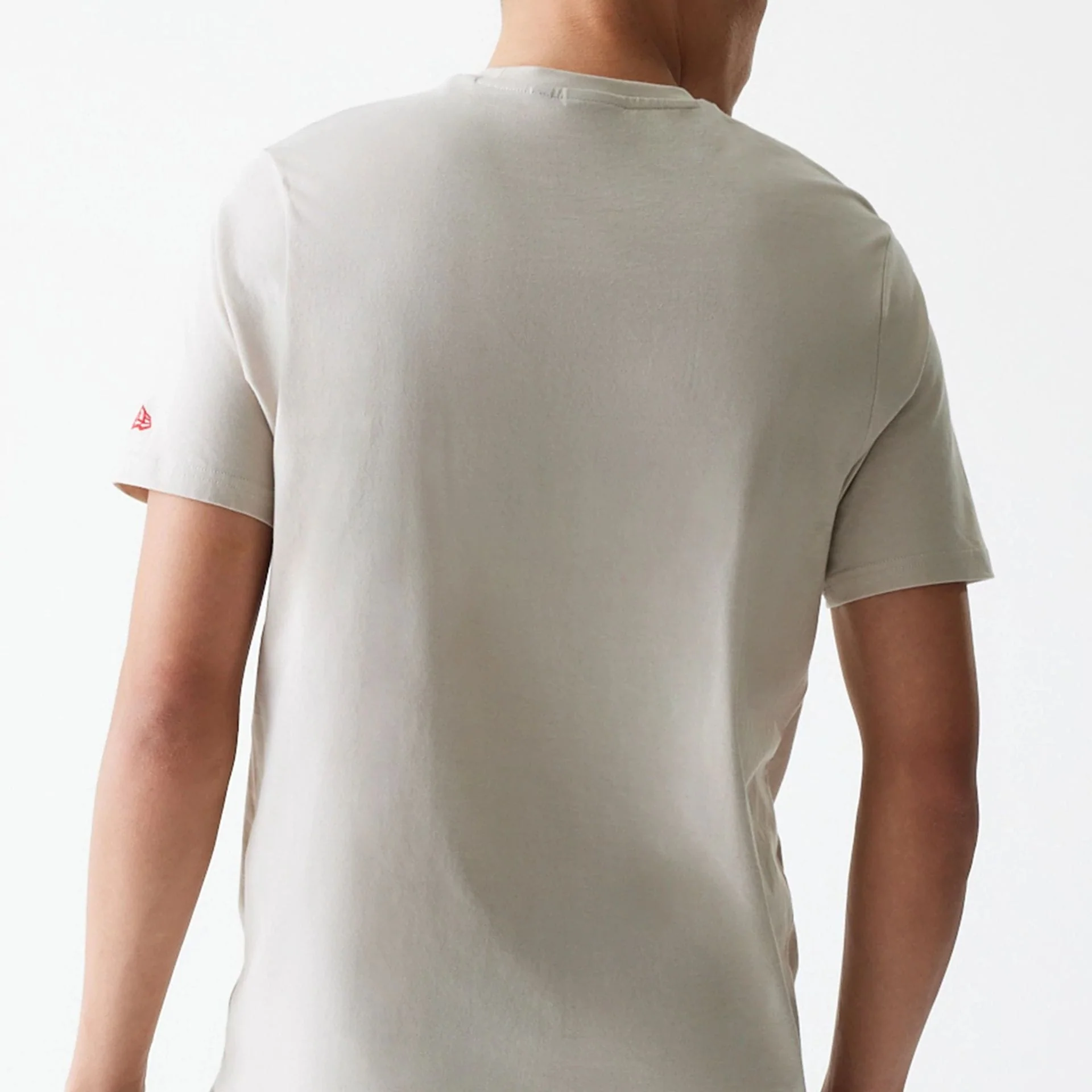 Chicago Bulls NBA Logo Cream T-Shirt - Image 6