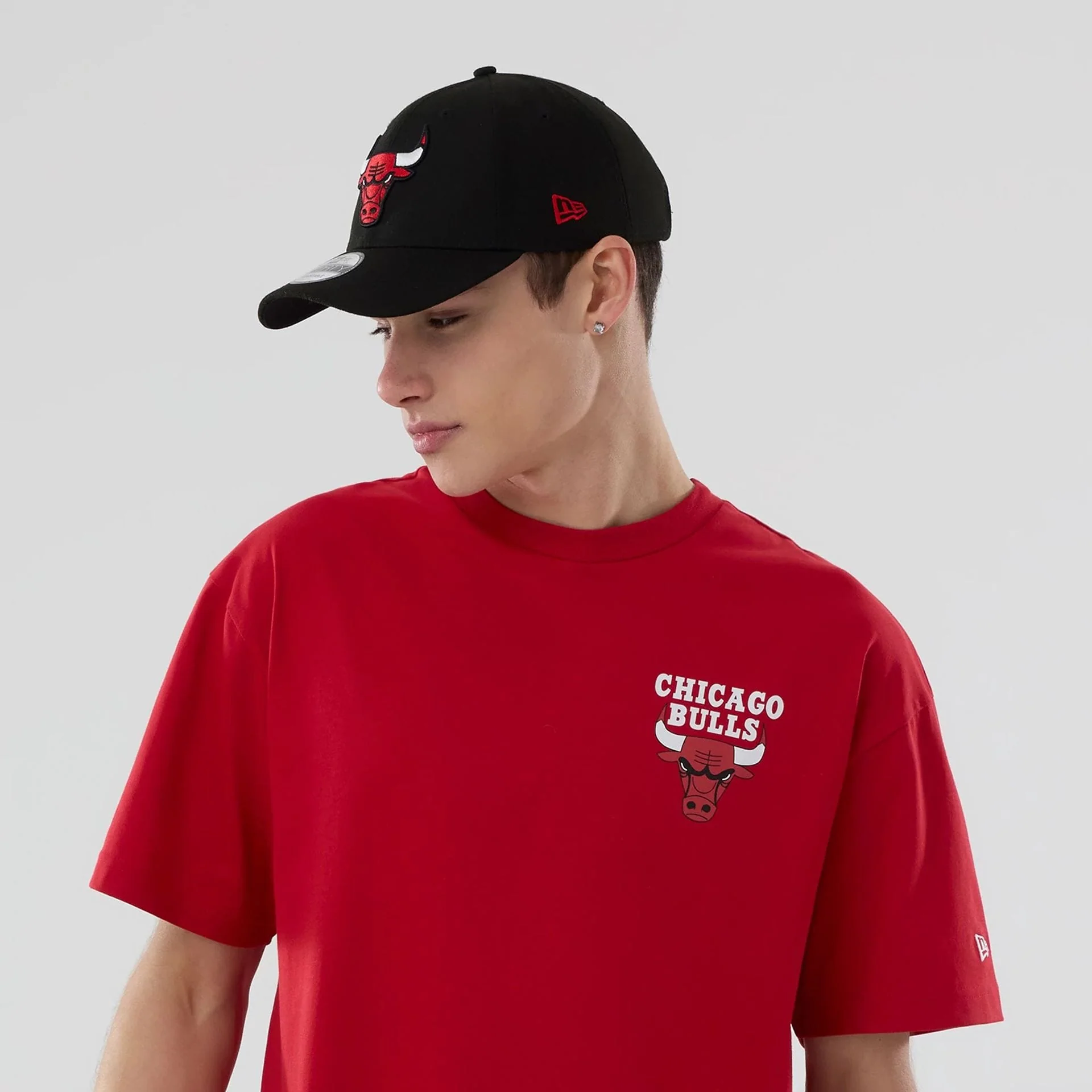Chicago Bulls NBA logo Red T-Shirt - Image 7