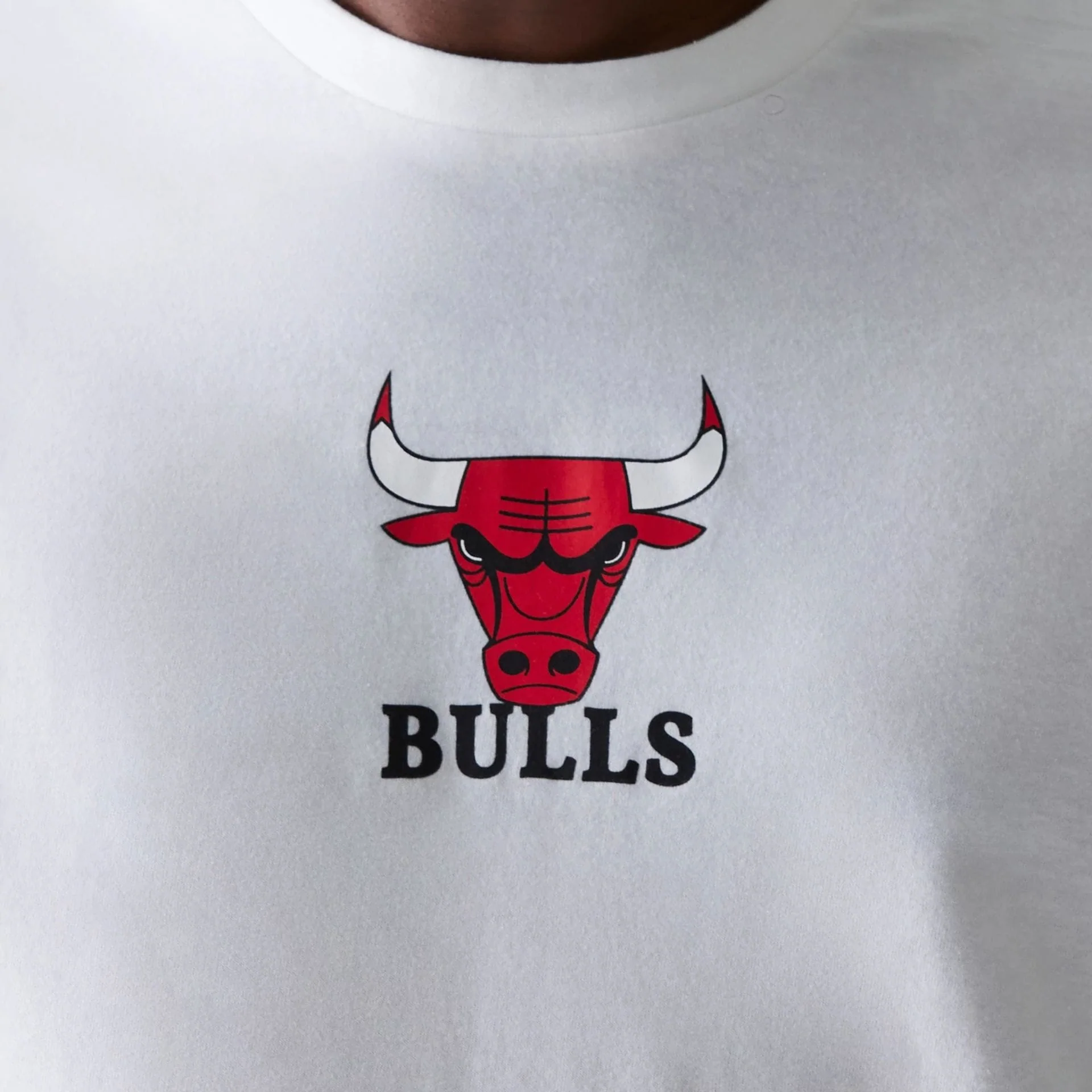 Chicago Bulls NBA Logo White T-Shirt - Image 3
