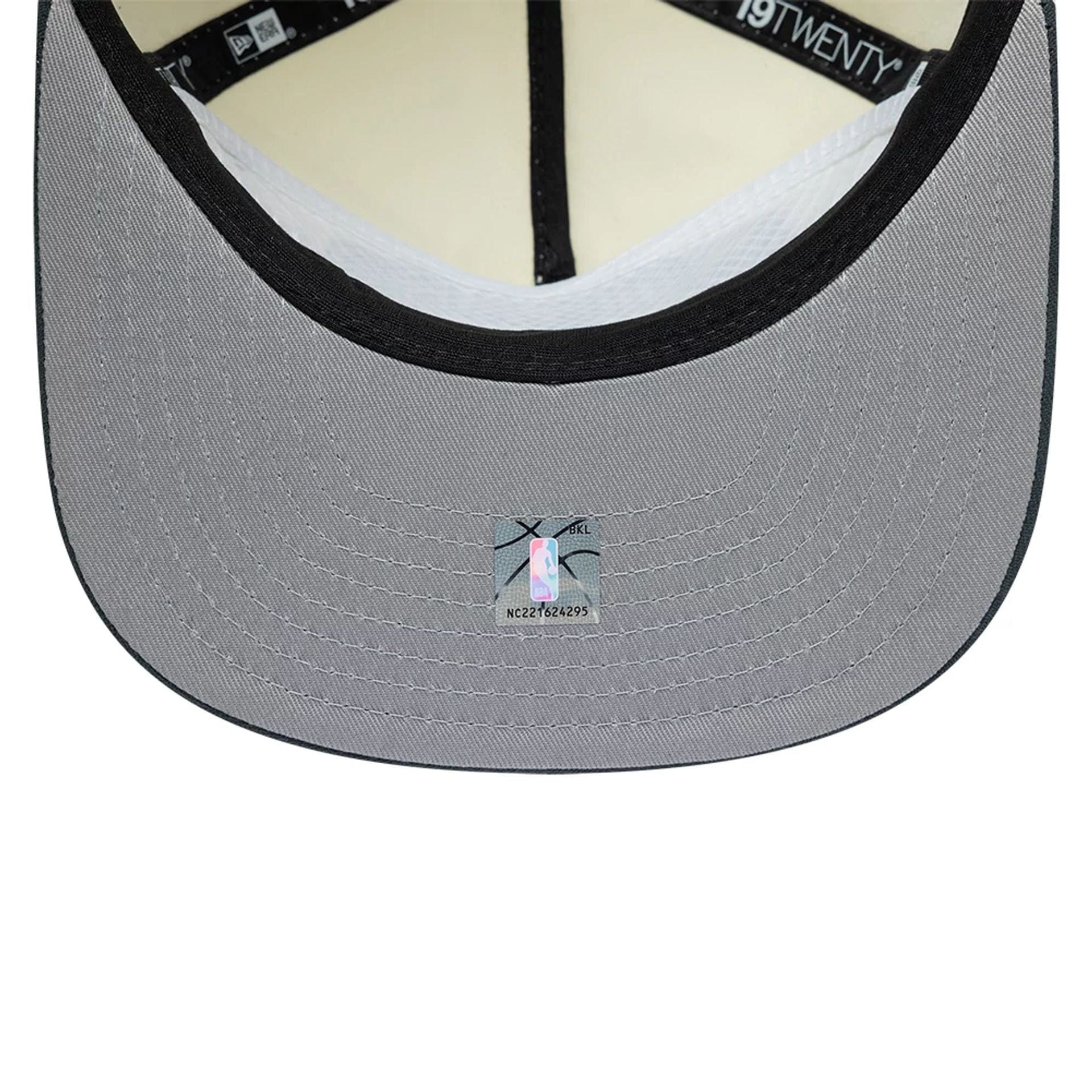 Chicago Bulls NBA Metallic Logo Cream 19TWENTY Adjustable Cap - Image 2