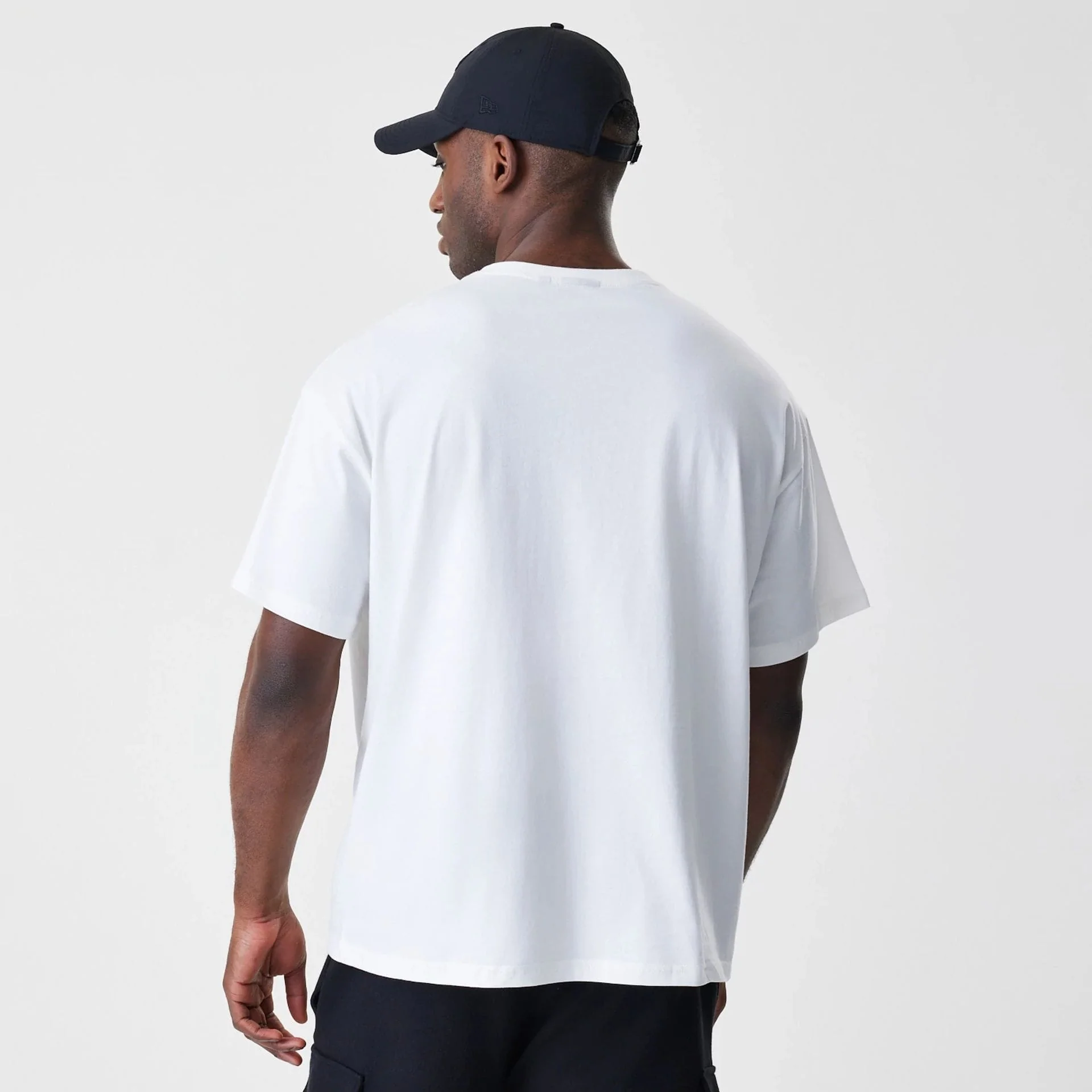 Chicago Bulls NBA Outline Graphic White Oversized T-Shirt - Image 2