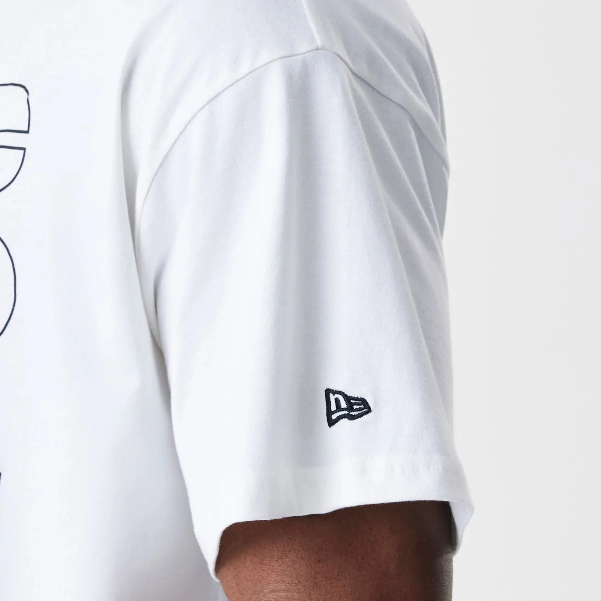 Chicago Bulls NBA Outline Graphic White Oversized T-Shirt - Image 5