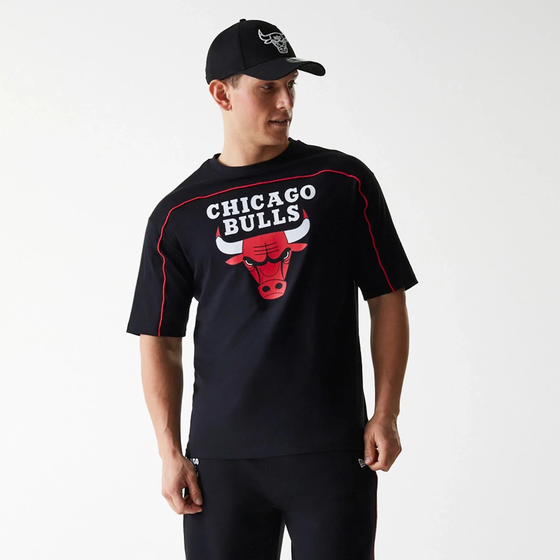 Chicago Bulls NBA Piping Black Oversized T-Shirt - Image 3