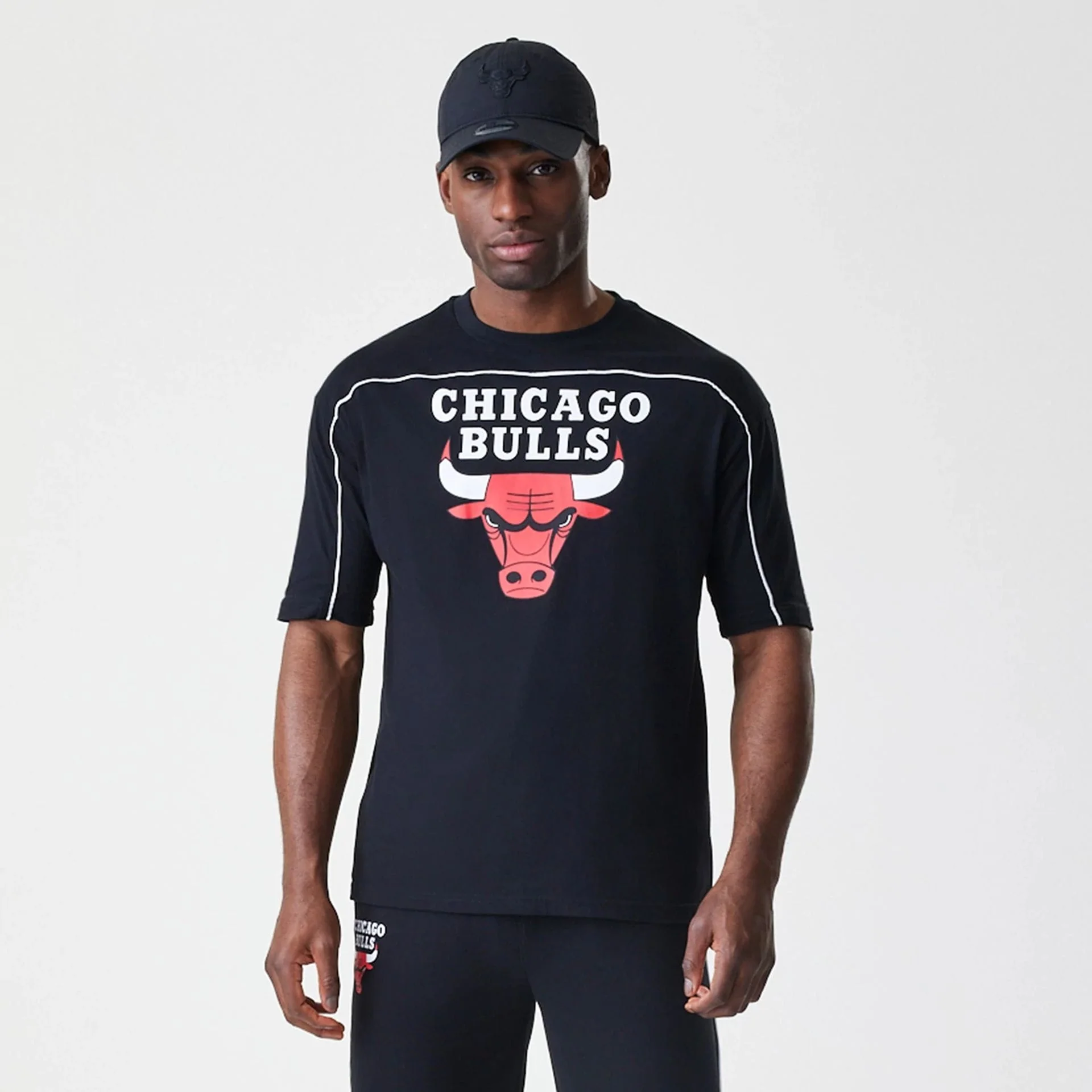 Chicago Bulls NBA Piping Stripe Black Oversized T-Shirt - Image 3