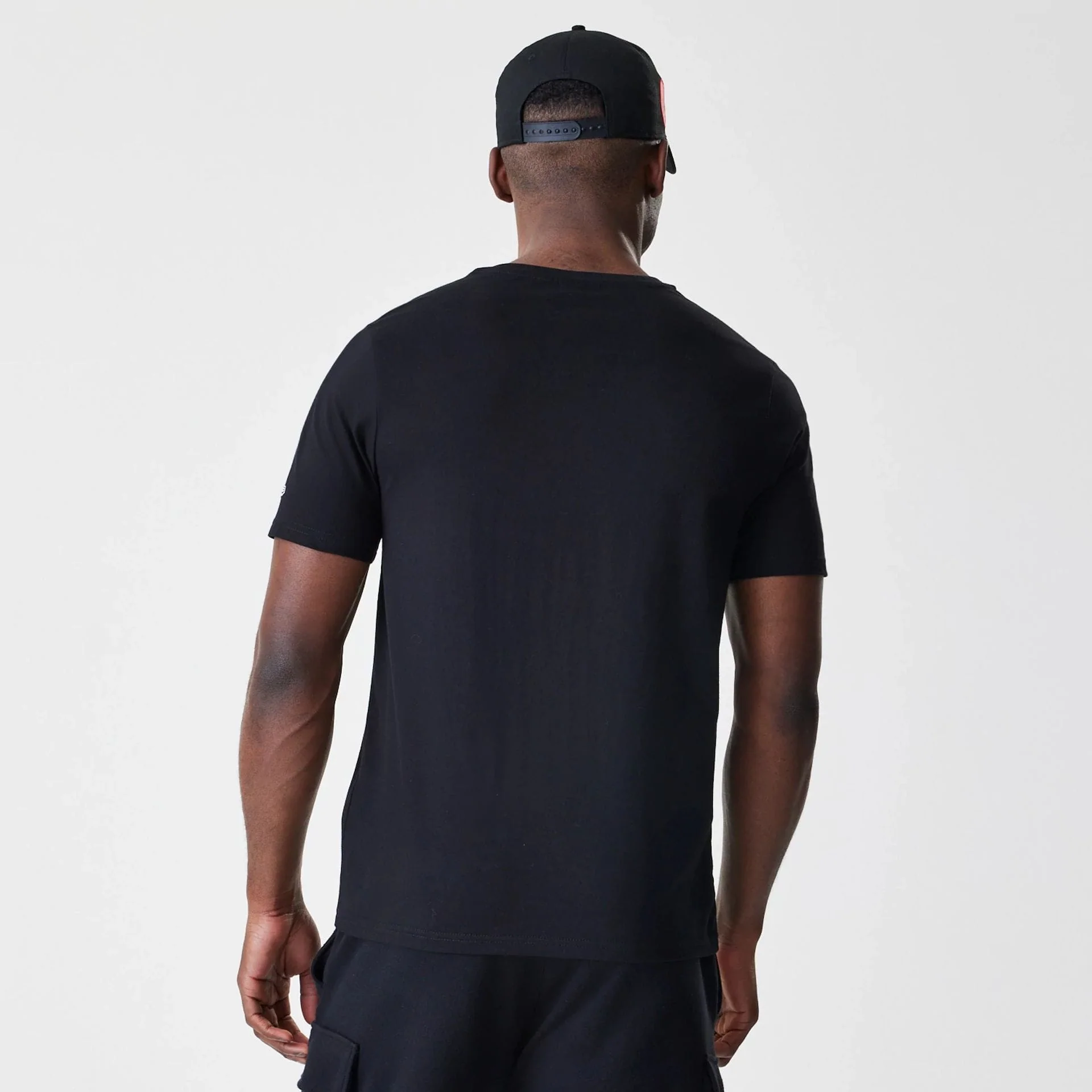 Chicago Bulls NBA Script Black T-Shirt - Image 2