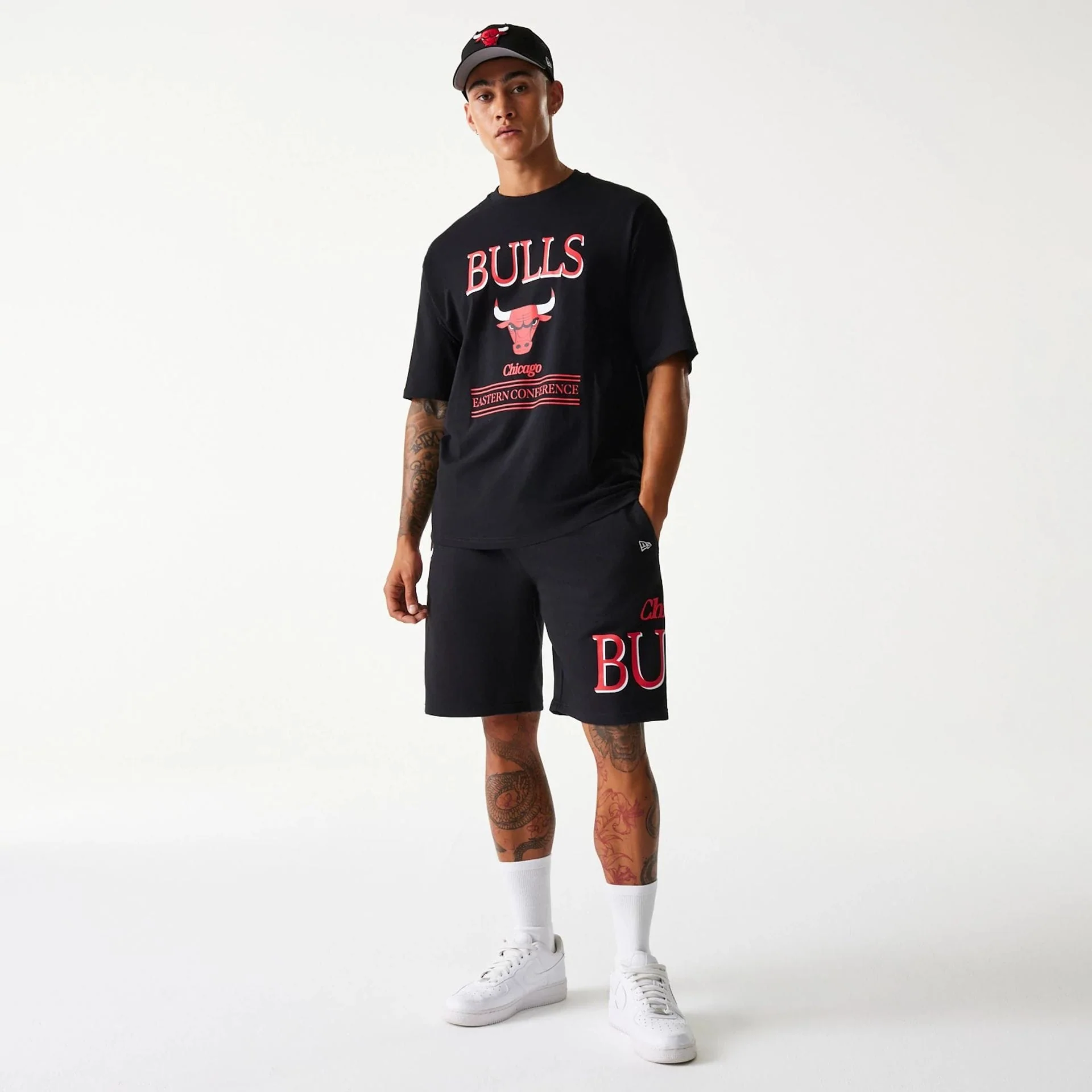 Chicago Bulls NBA Team Graphic Black Oversized T-Shirt - Image 8