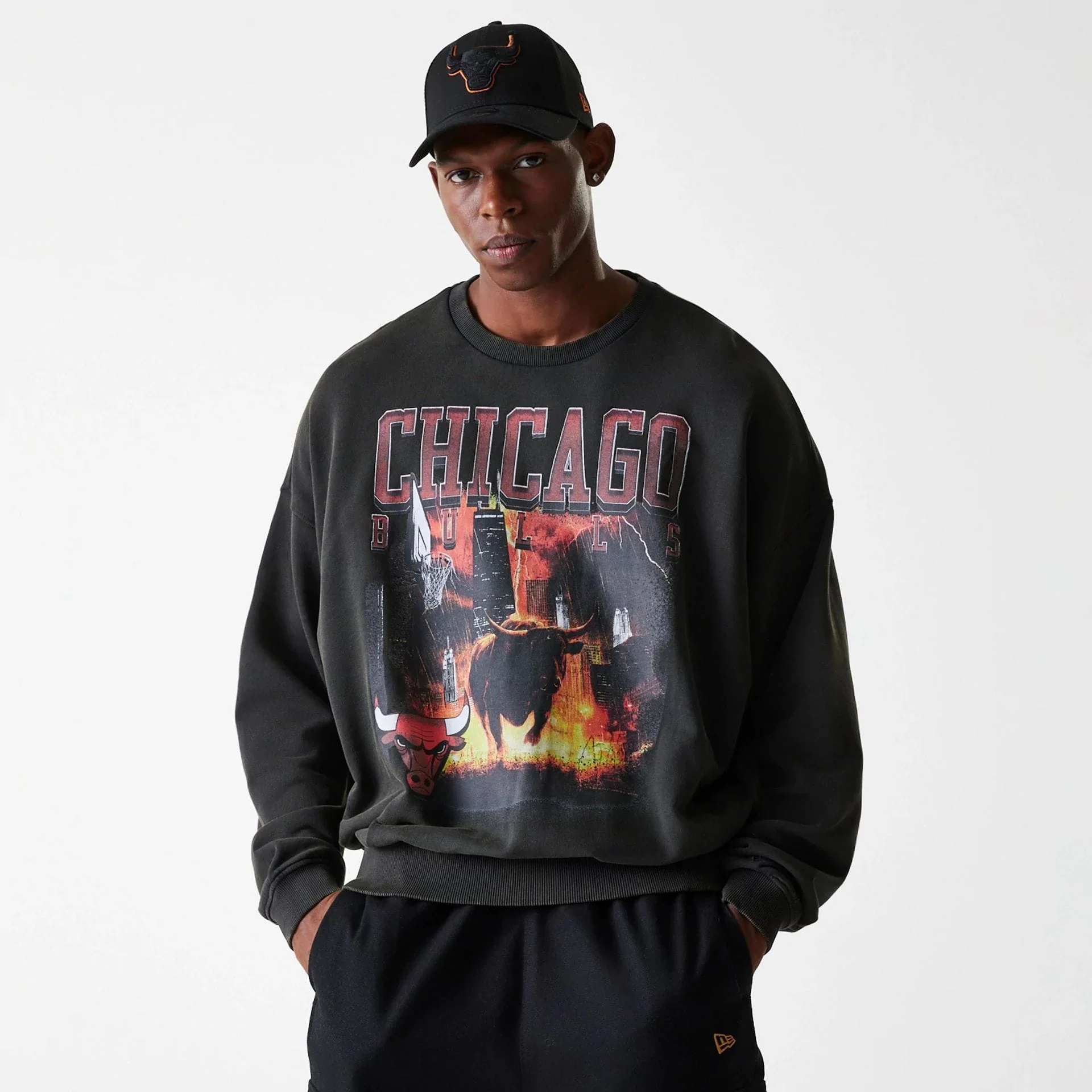 Chicago Bulls NBA Washed Graphic Grey Oversized Crew Neck Sweater - Image 3