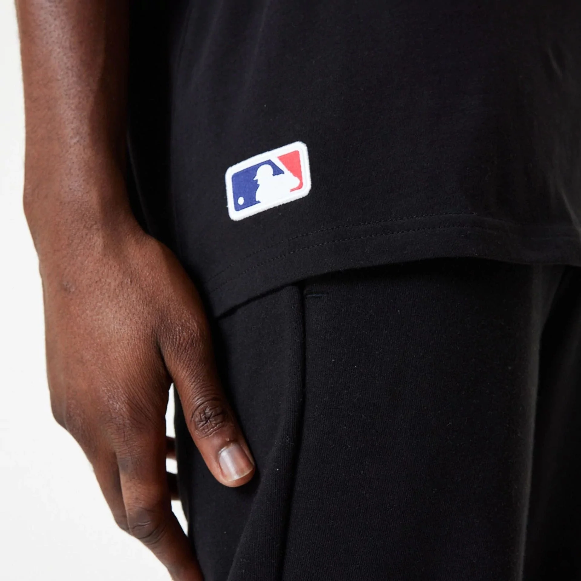 Chicago White Sox MLB Essential Black Oversized T-Shirt - Image 4