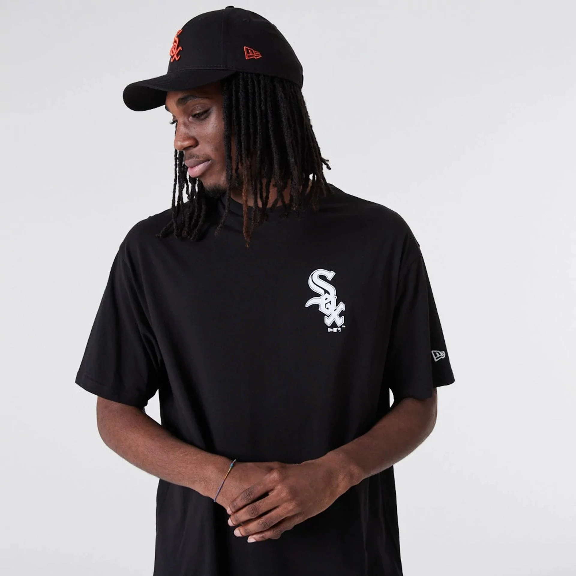 Chicago White Sox MLB Essential Black Oversized T-Shirt - Image 6