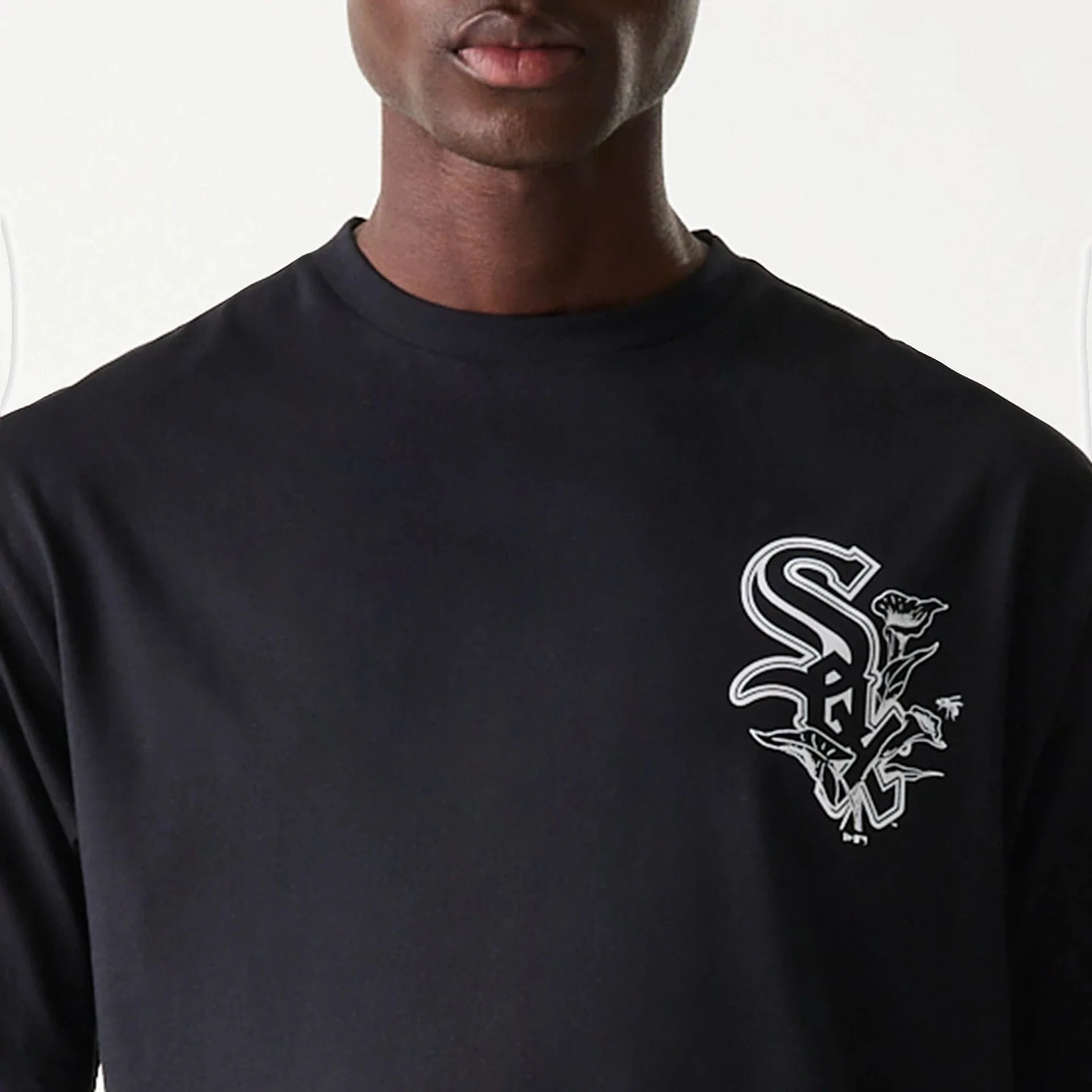 Chicago White Sox MLB Floral Graphic Black Oversized T-Shirt - Image 7