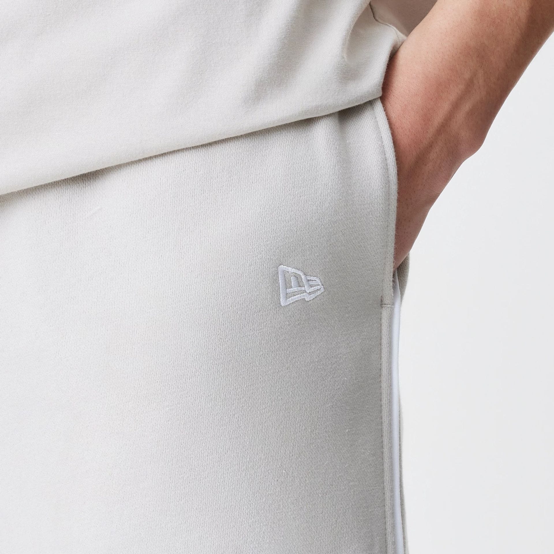 LA Lakers NBA Piping Cream Joggers - Image 4