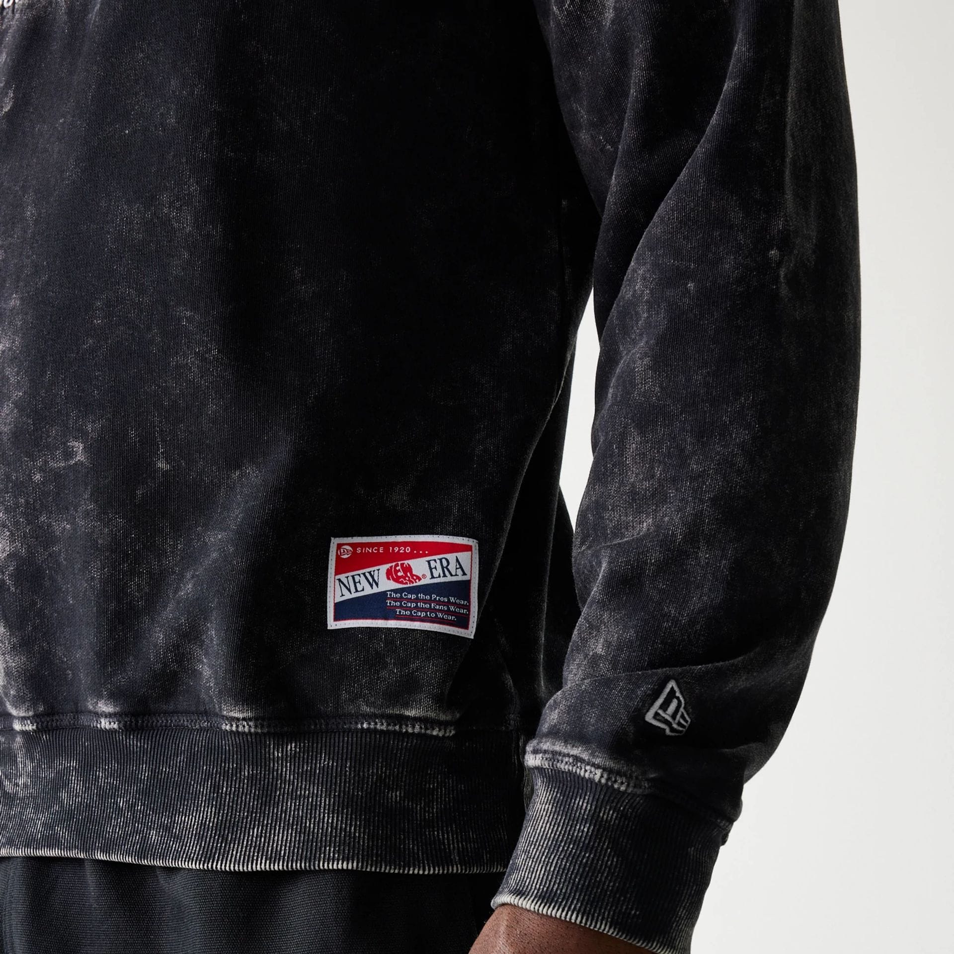 Las Vegas Raiders NFL Throwback Black Crew Neck Sweater - Image 4