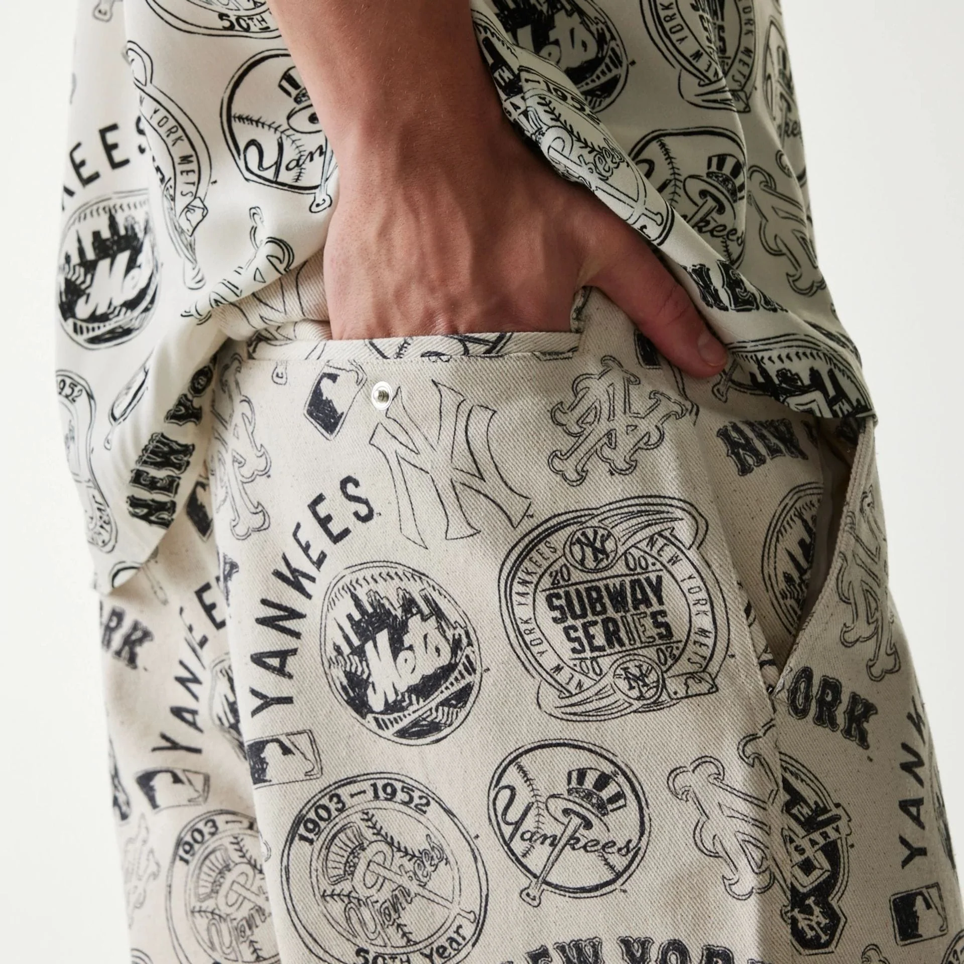 MLB Subway Series All Over Print Cargo Trousers - Image 6