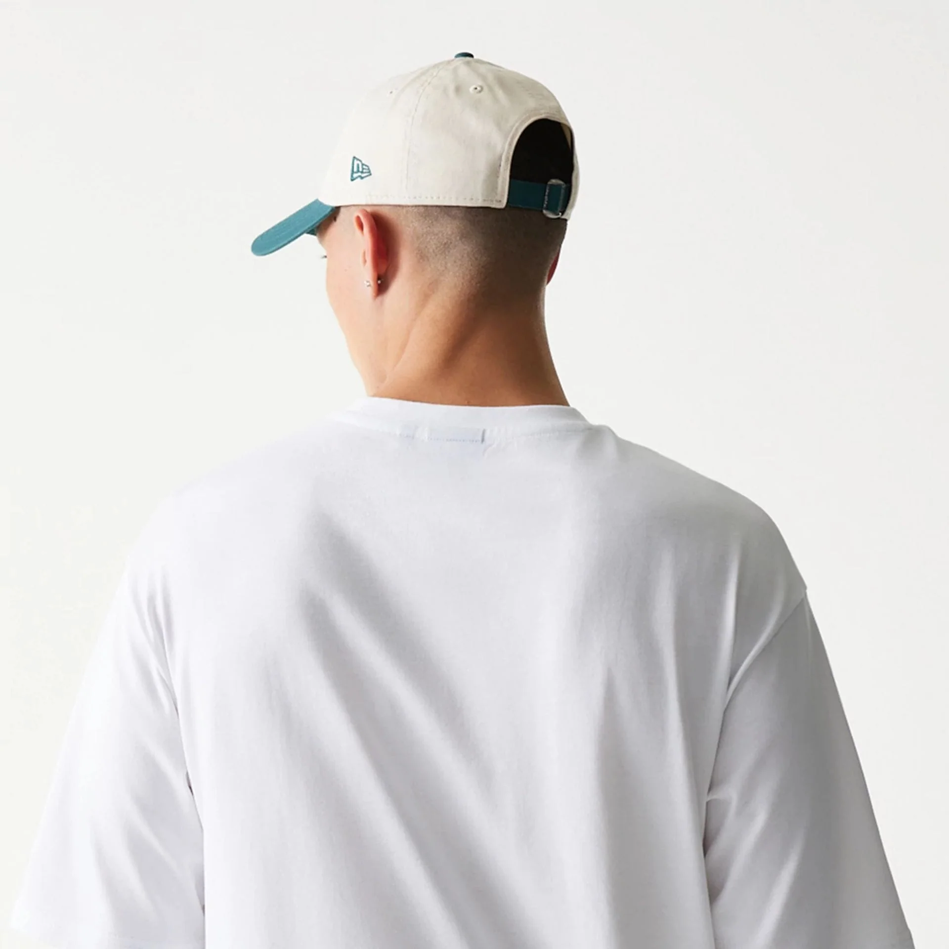 New Era Baseball Player Graphic White Oversized T-Shirt - Image 7