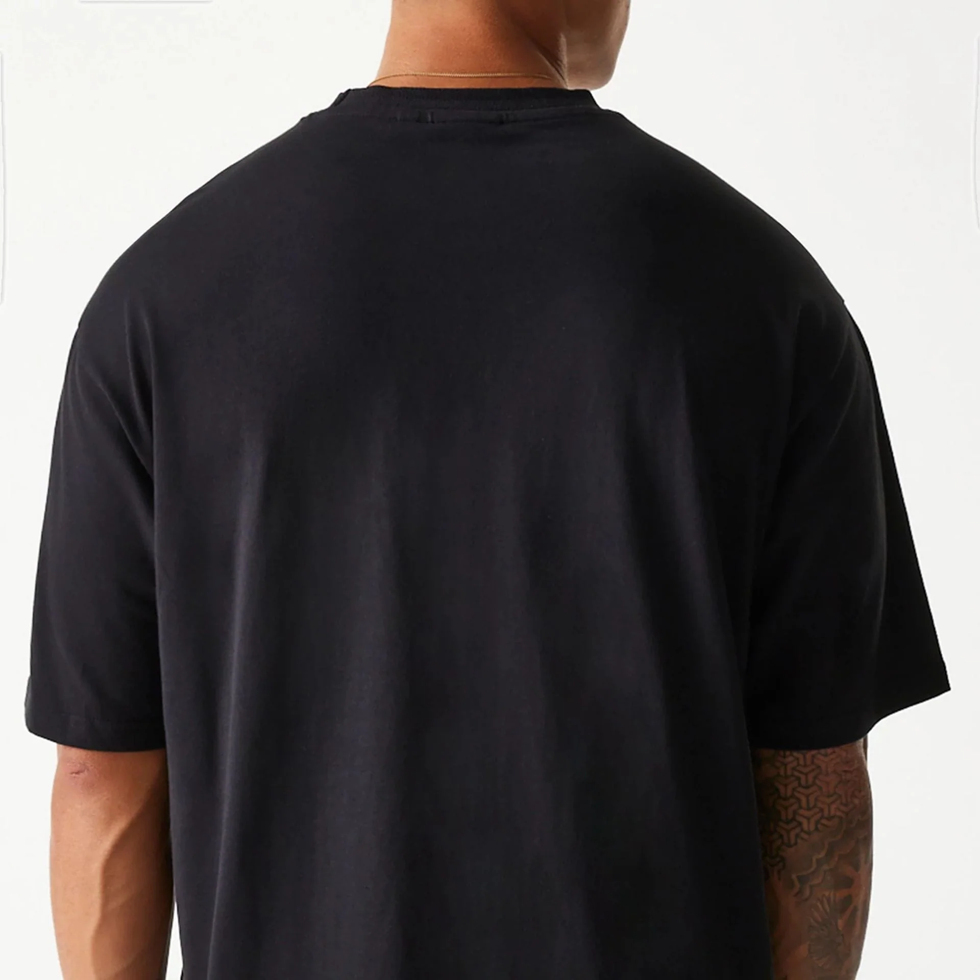 New Era Crest Black Oversized T-Shirt - Image 7