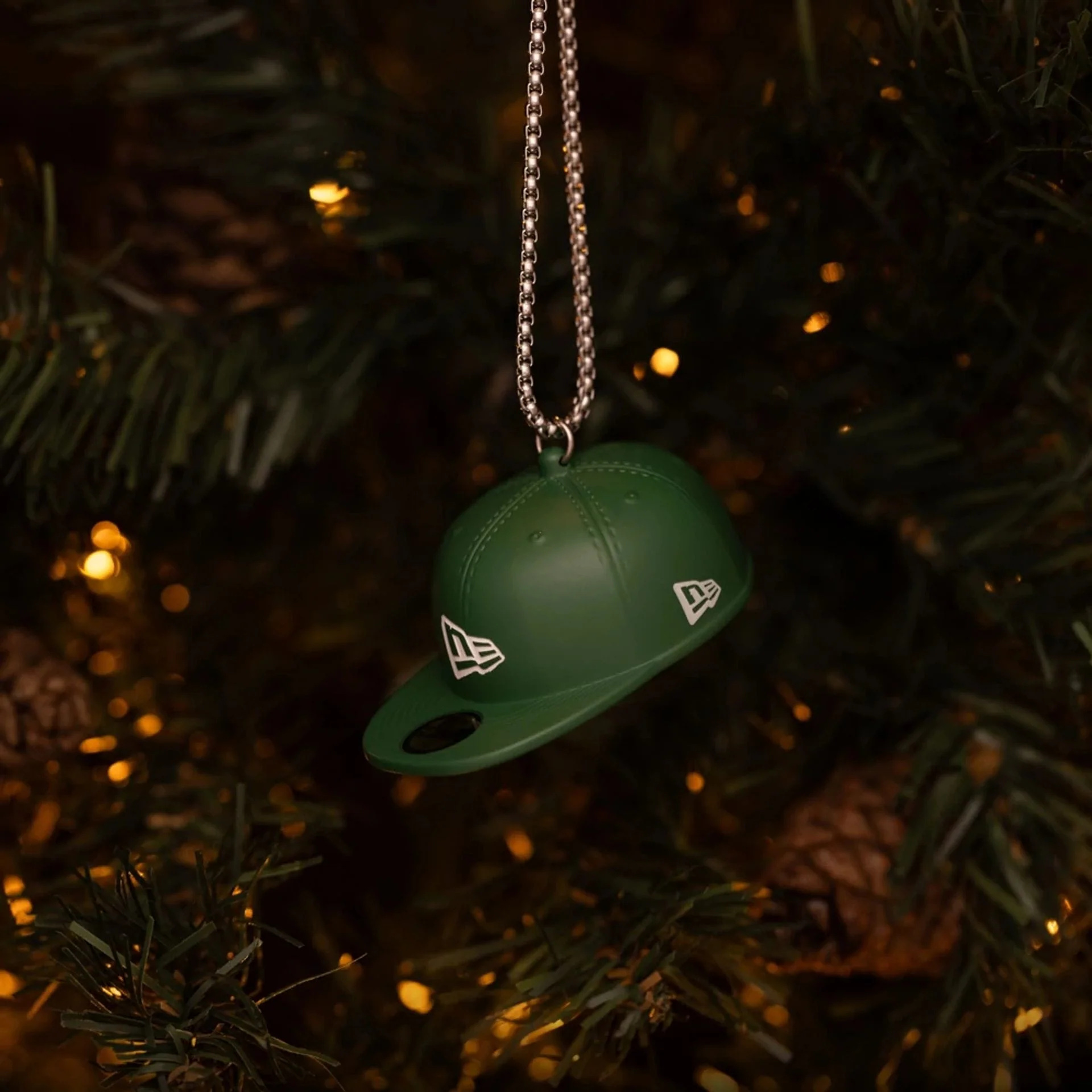 New Era Double Pack Red and Green Festive Hanging Ornaments - Image 4