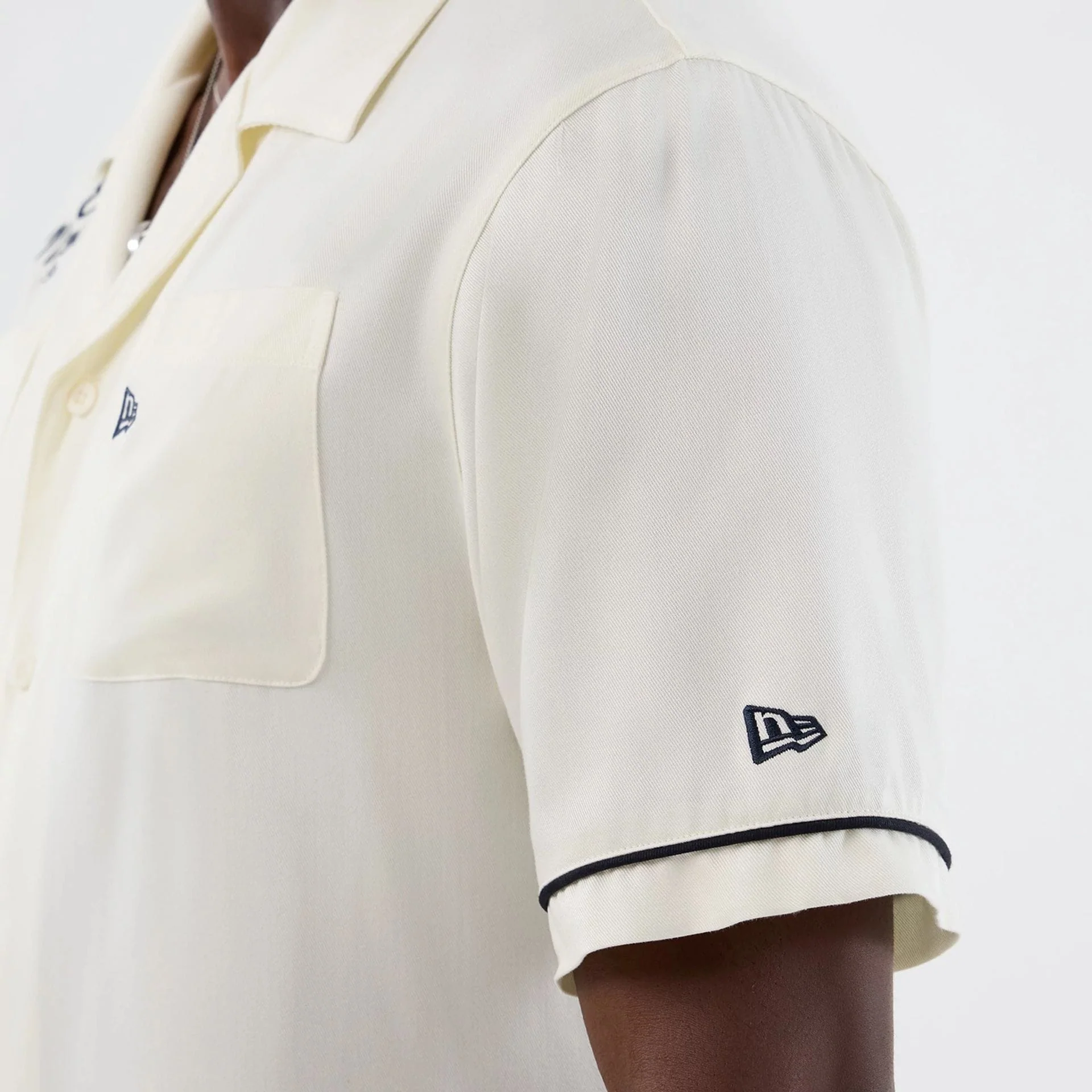 New Era Graphic Revere Open White Short Sleeve Shirt - Image 6