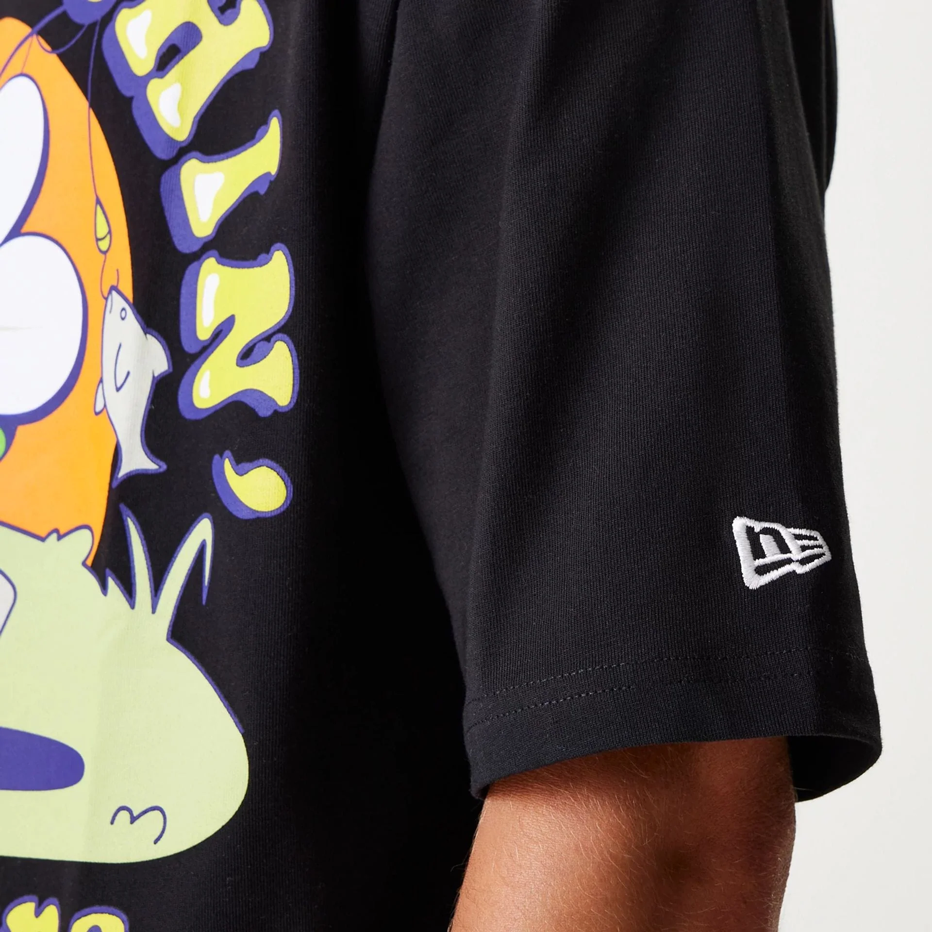 New Era Outdoor Graphic Black Oversized T-Shirt - Image 7