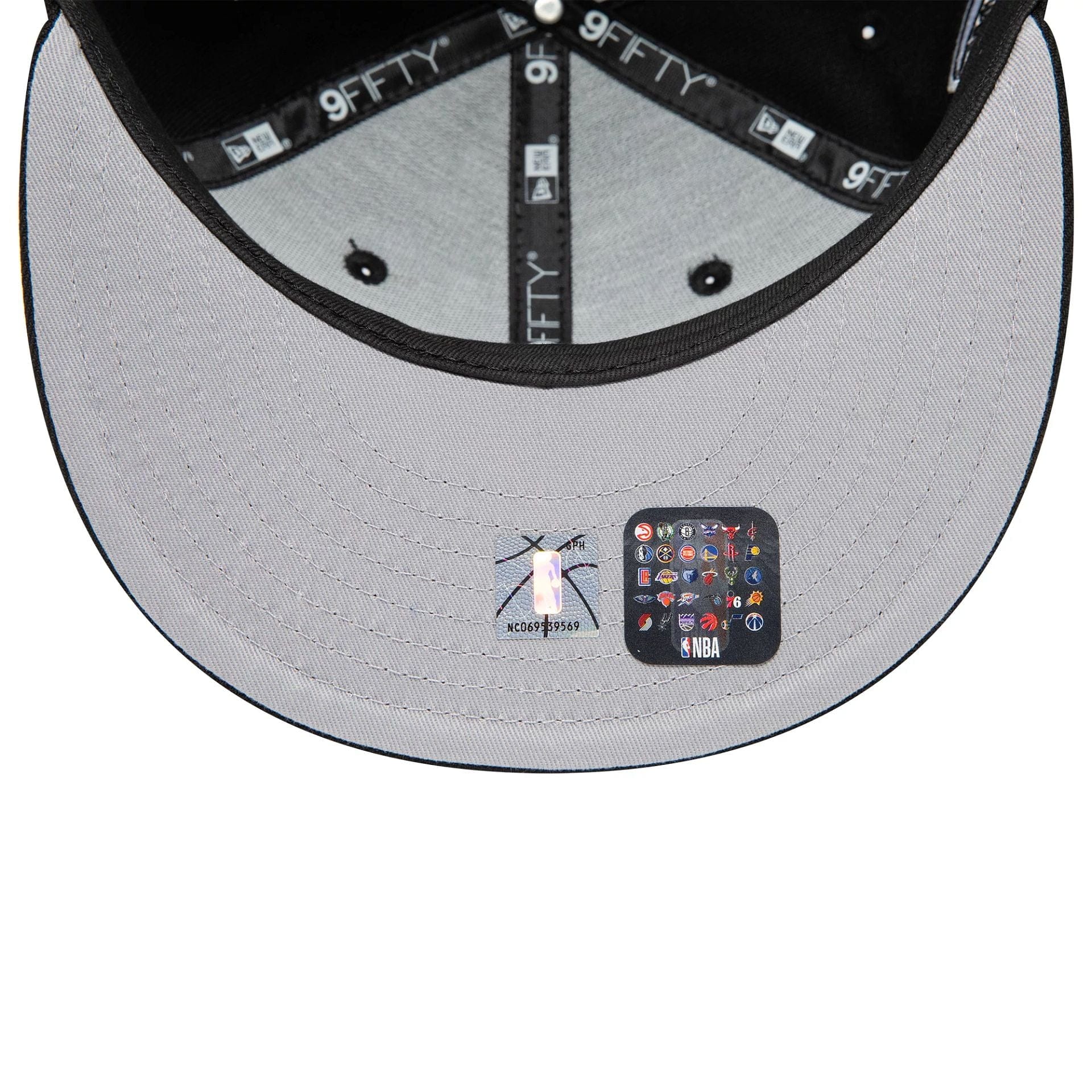 New York Knicks NBA Black 9FIFTY Snapback Adjustable Cap - Image 2