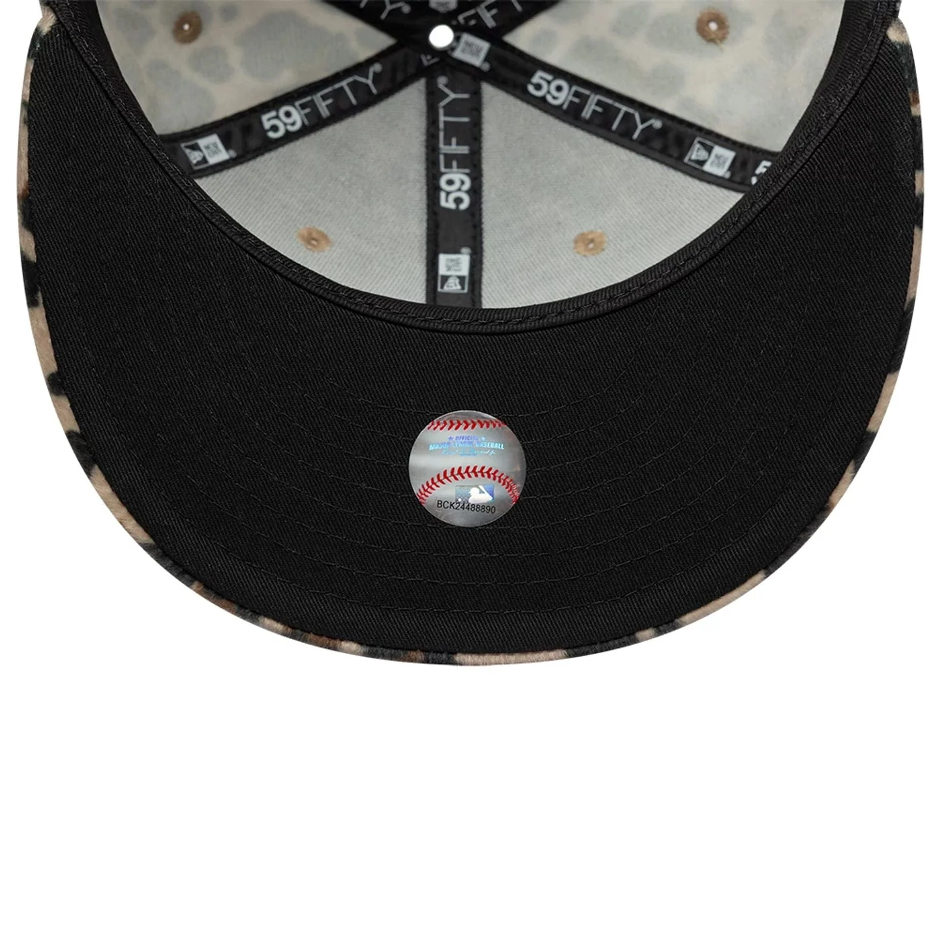 New York Yankees Animal Print Leopard Black 59FIFTY Fitted Cap - Image 2