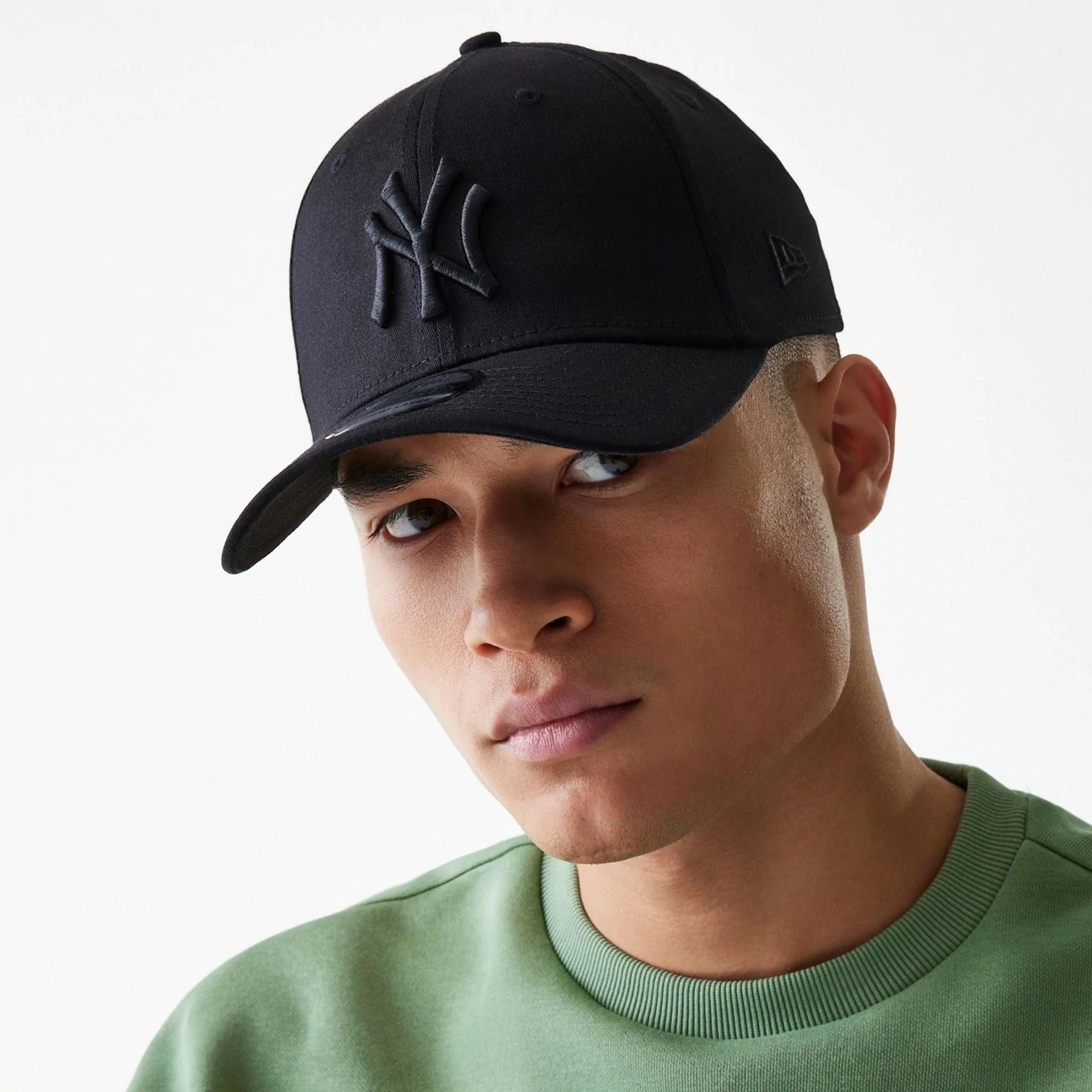 New York Yankees Classic Black Logo 39THIRTY  Cap - Image 4