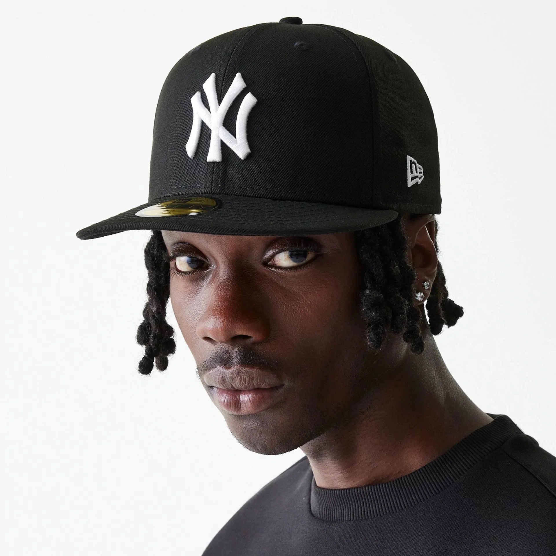 New York Yankees Essential Black 59FIFTY Cap - Image 3